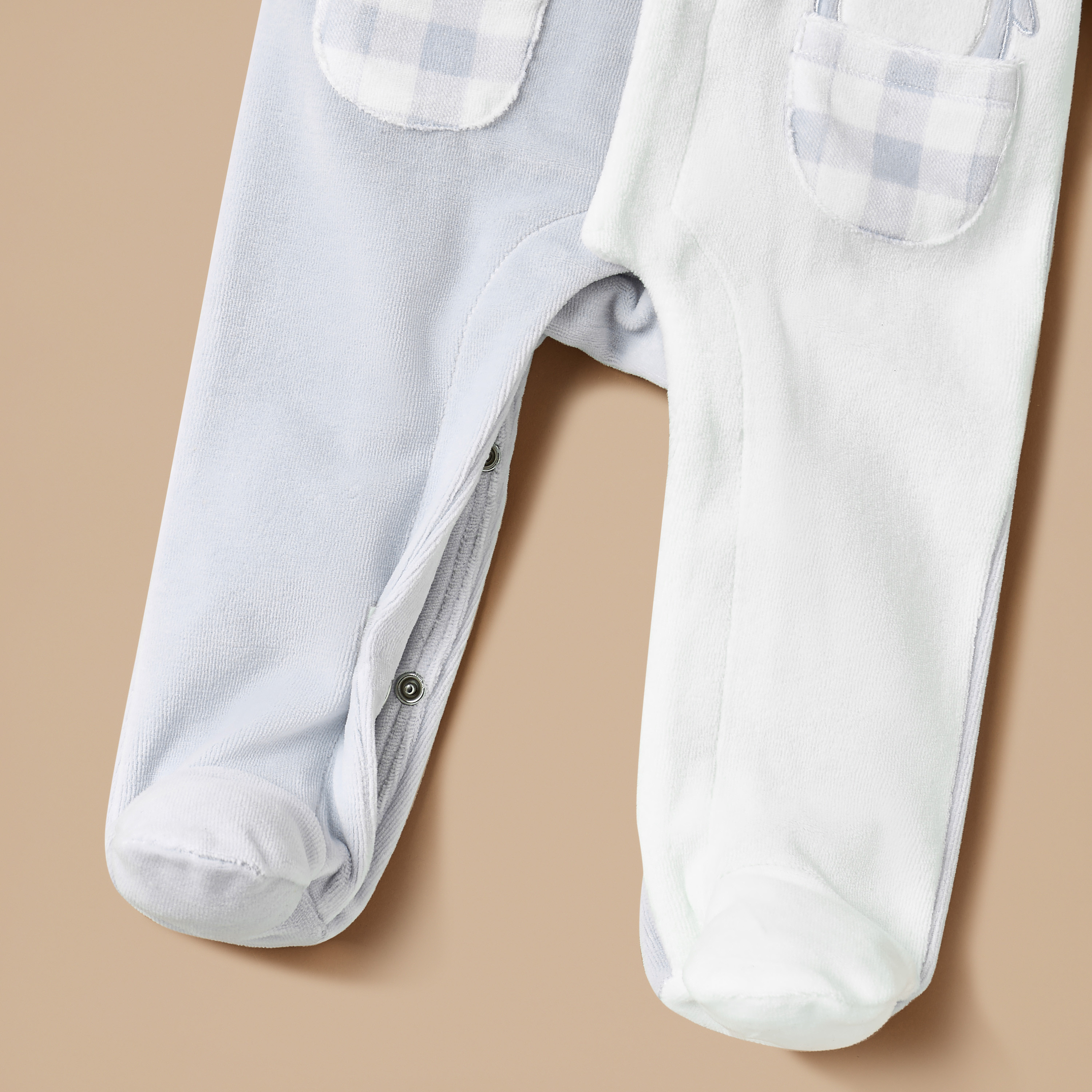 بدلة نوم مغلقة القدمين بقبعة وزخارف بطريق من جيجلز-baby-boys-clothing-nightwear-sleepsuits-image-4