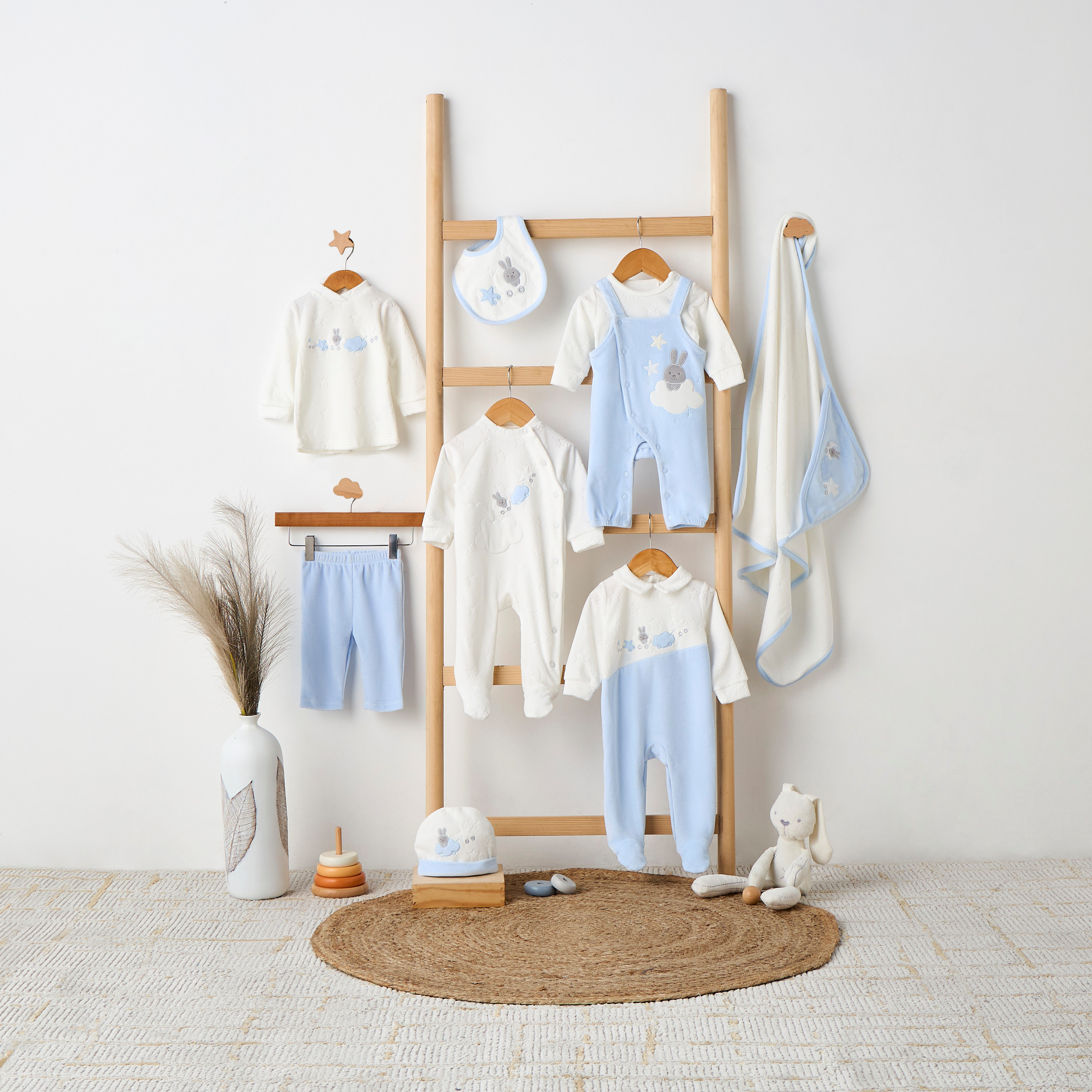 طقم دنغري بحمالات قابلة للتعديل - وياقة مستديرة - بدون أكمام للبنات من جيجلز-boys-clothing-rompersanddungarees-image-1