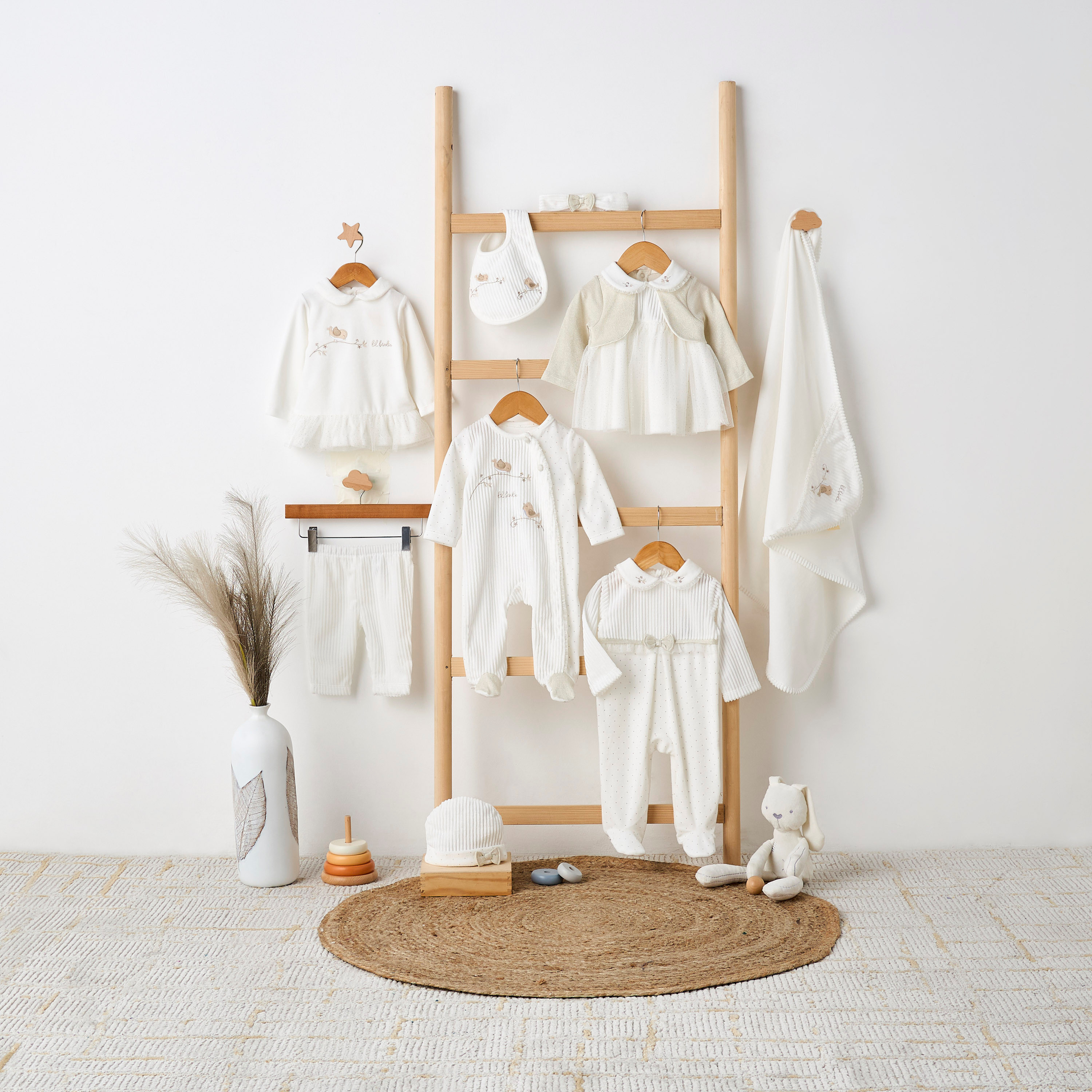 بدلة نوم مغلقة القدمين بياقة وأكمام طويلة وتطريز زهري من جيجلز-baby-girls-clothing-nightwear-sleepsuits-image-6