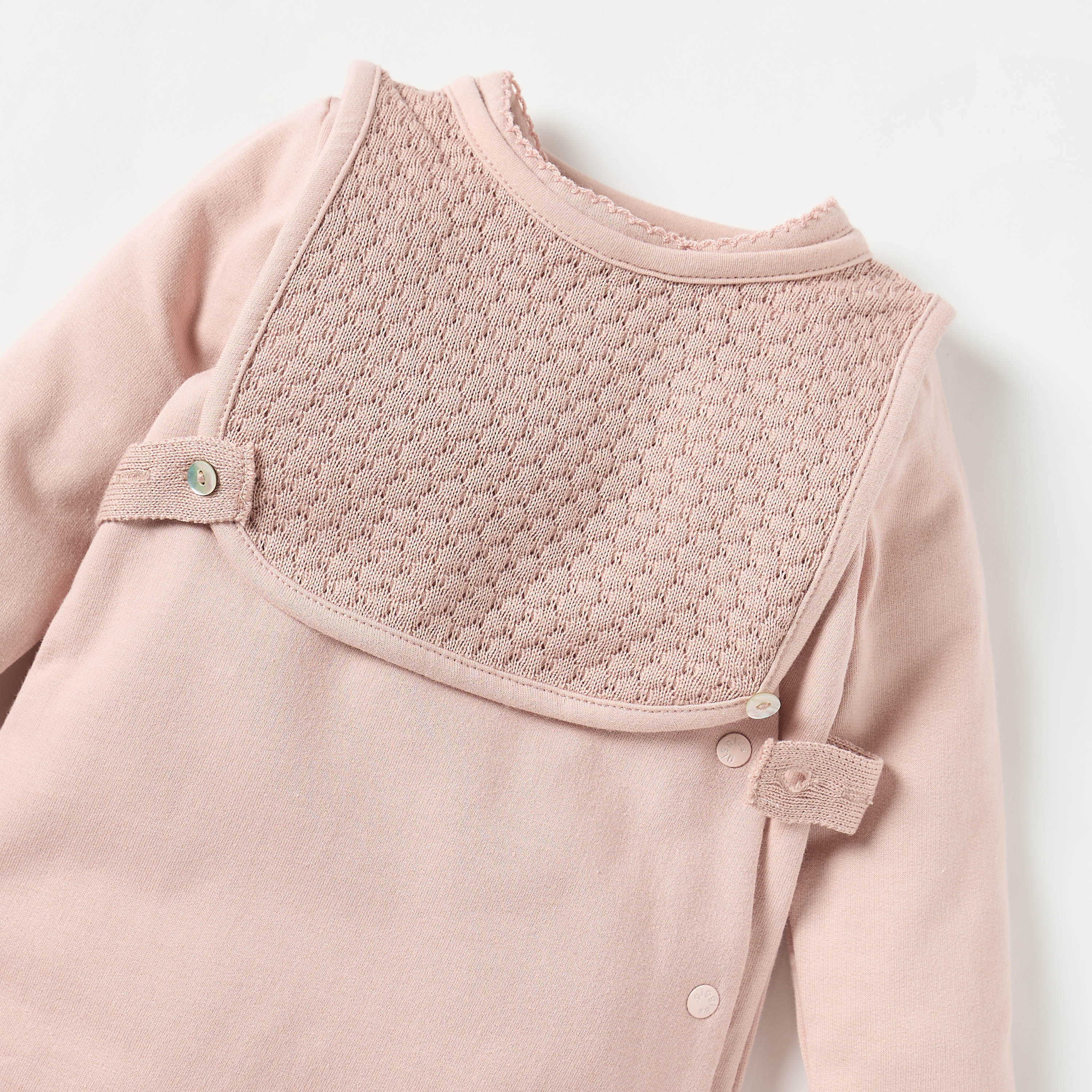 بدلة نوم سادة مغلقة القدمين بأكمام طويلة مع مريلة قابلة للفصل من جيجلز-baby-girls-clothing-nightwear-sleepsuits-image-4
