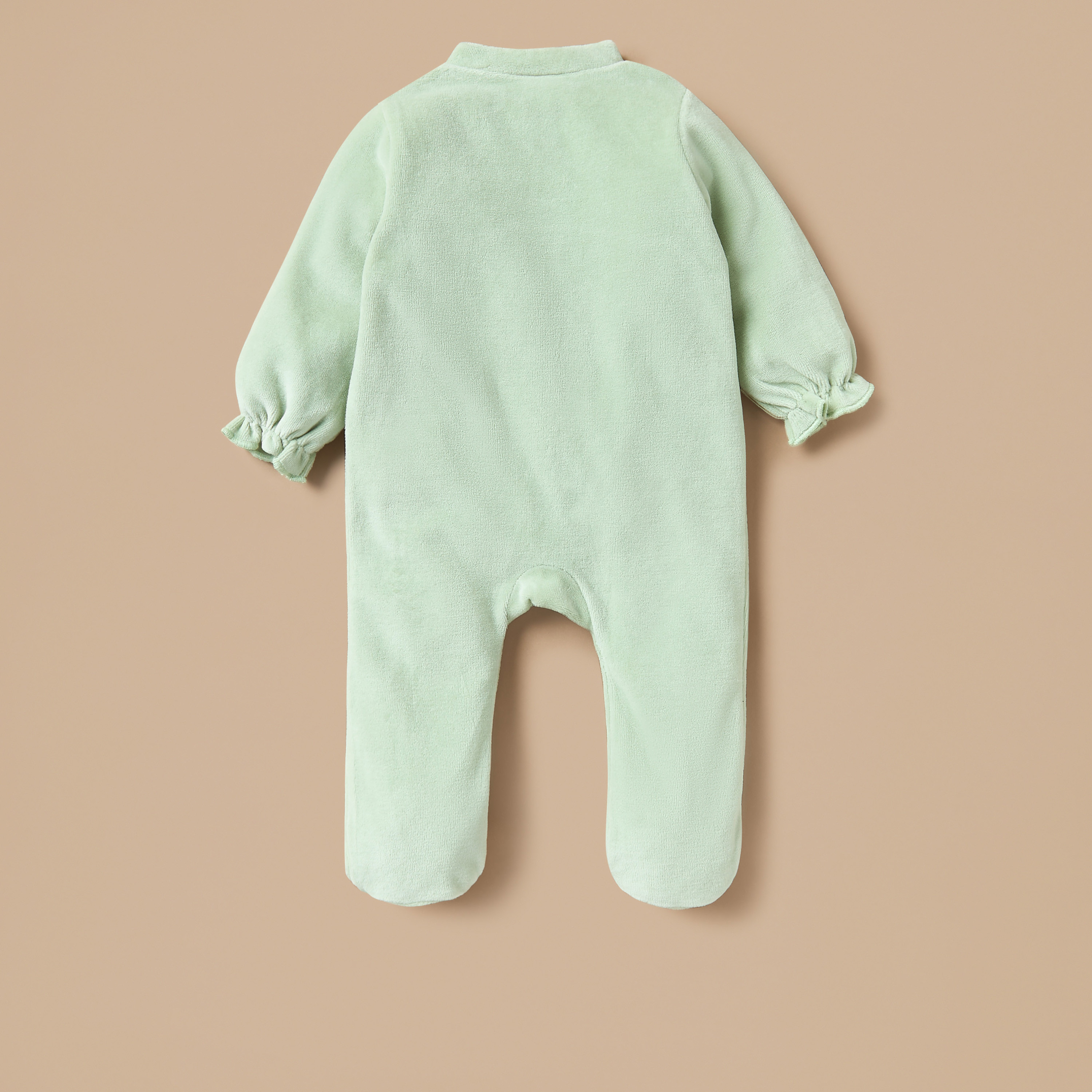 بدلة نوم مخملية مغلقة القدمين ومزينة بالأزهار مع قبعة من جونيورز-baby-girls-clothing-nightwear-sleepsuits-image-3