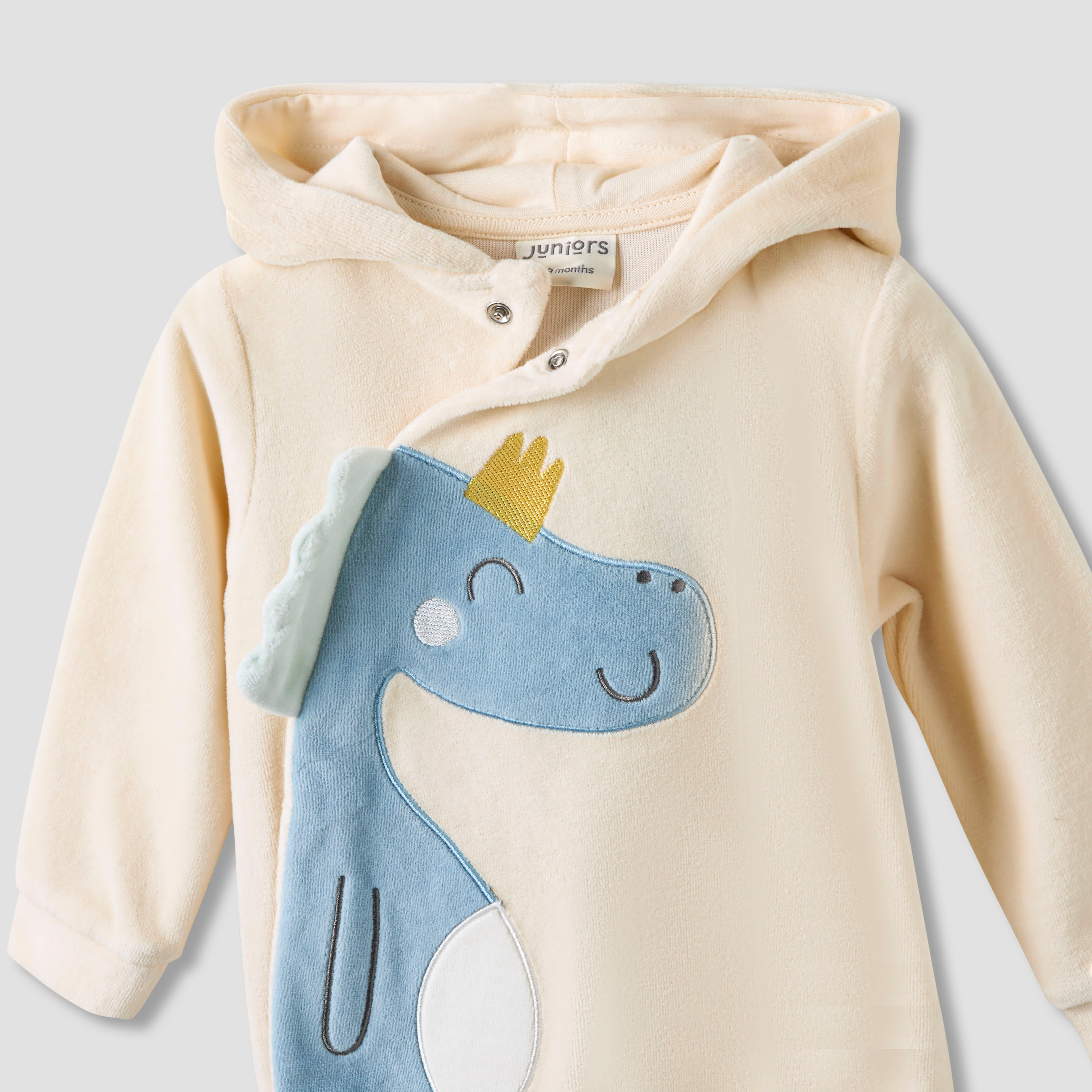 بدلة نوم قطيفة مغلقة القدمين بقبعة وأكمام طويلة وزخارف ديناصور من جونيورز-baby-girls-clothing-nightwear-sleepsuits-image-3