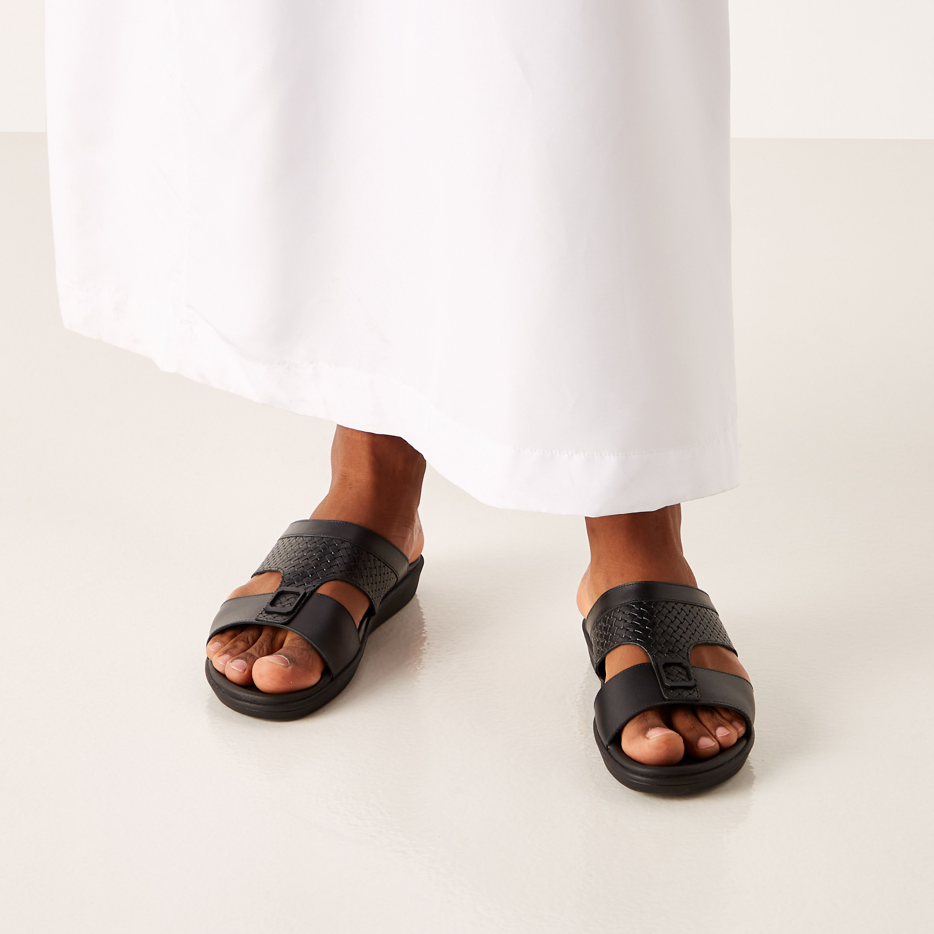 Buy Men s Duchini Men s Weave Slip On Arabic Sandals Online Centrepoint Oman