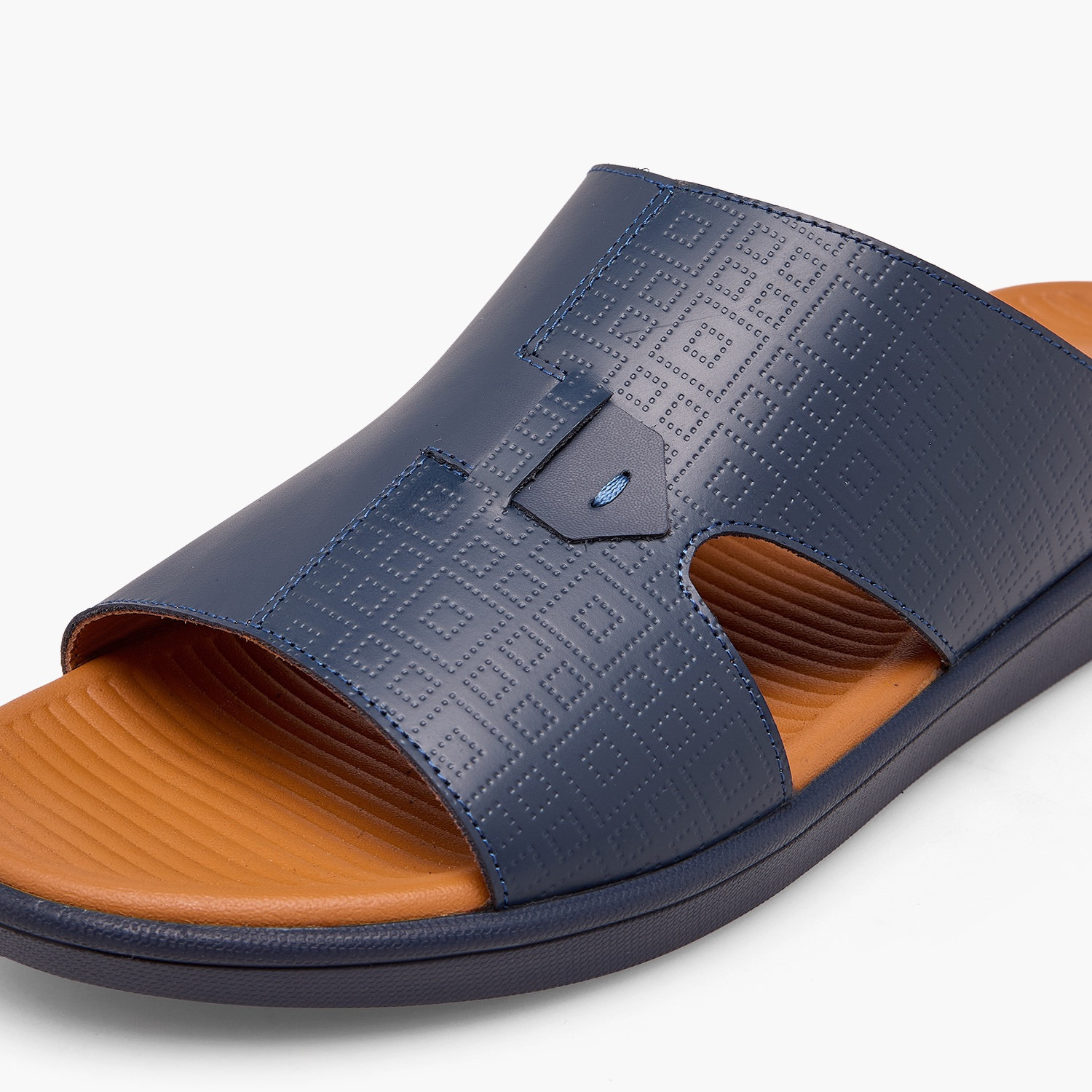 Le Confort Men Textured Arabic Sandals-men-shoes-sandals-image-4
