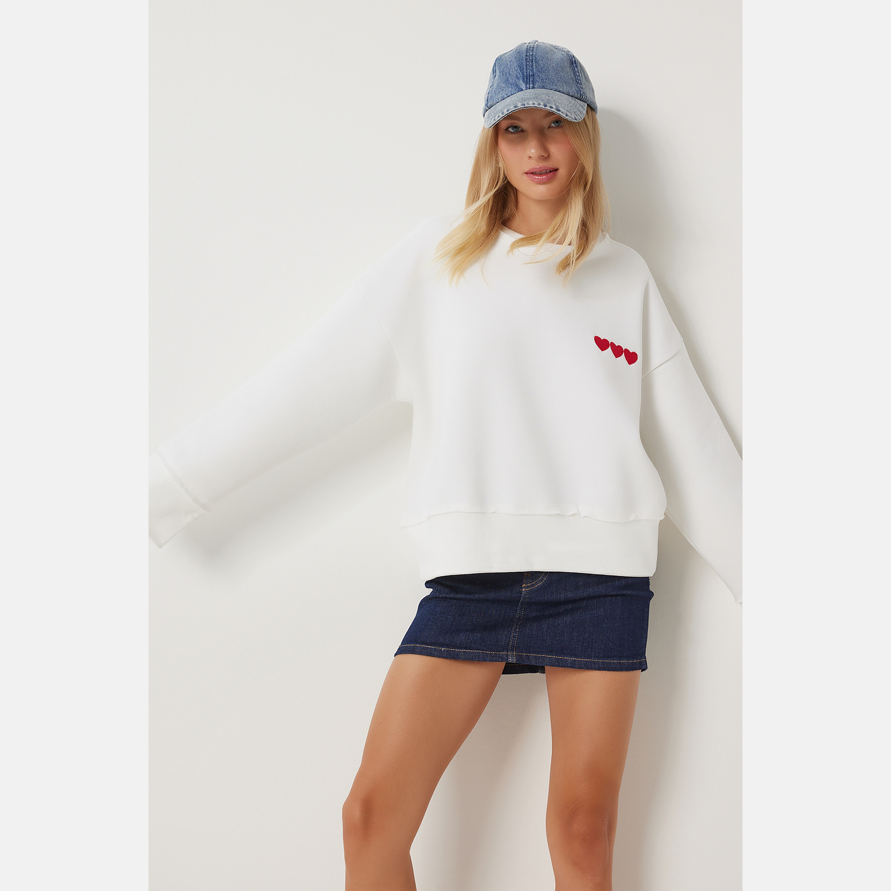 سويت شيرت نسائي مطرز القلب من سعادة إسطنبول-women-winterwear-hoodiesandsweatshirts-sweatshirts-image-5