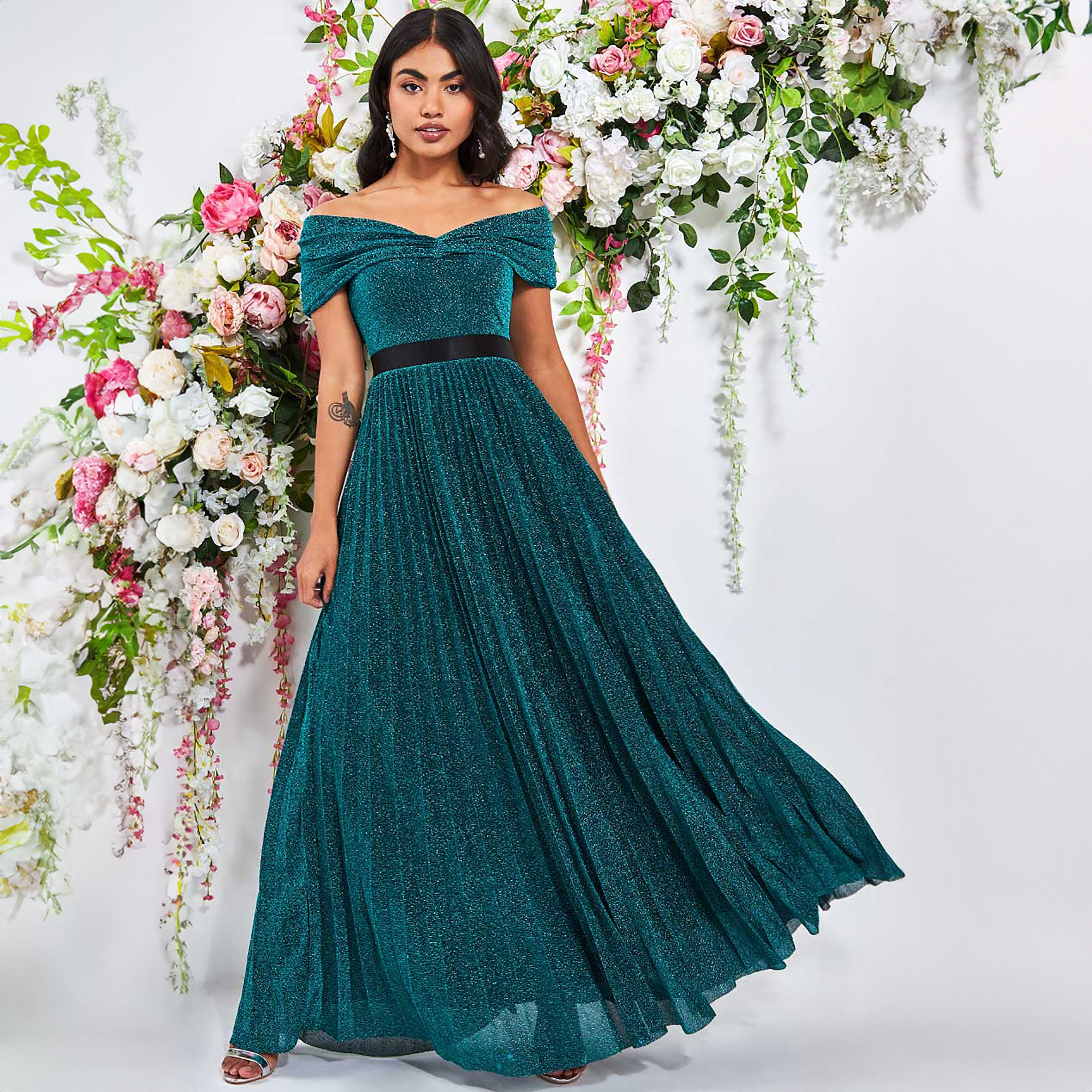 فستان ماكسي ذو متلألئة بطيات مع رقبة باردوت من جوديفا-women-clothing-dresses-image-1