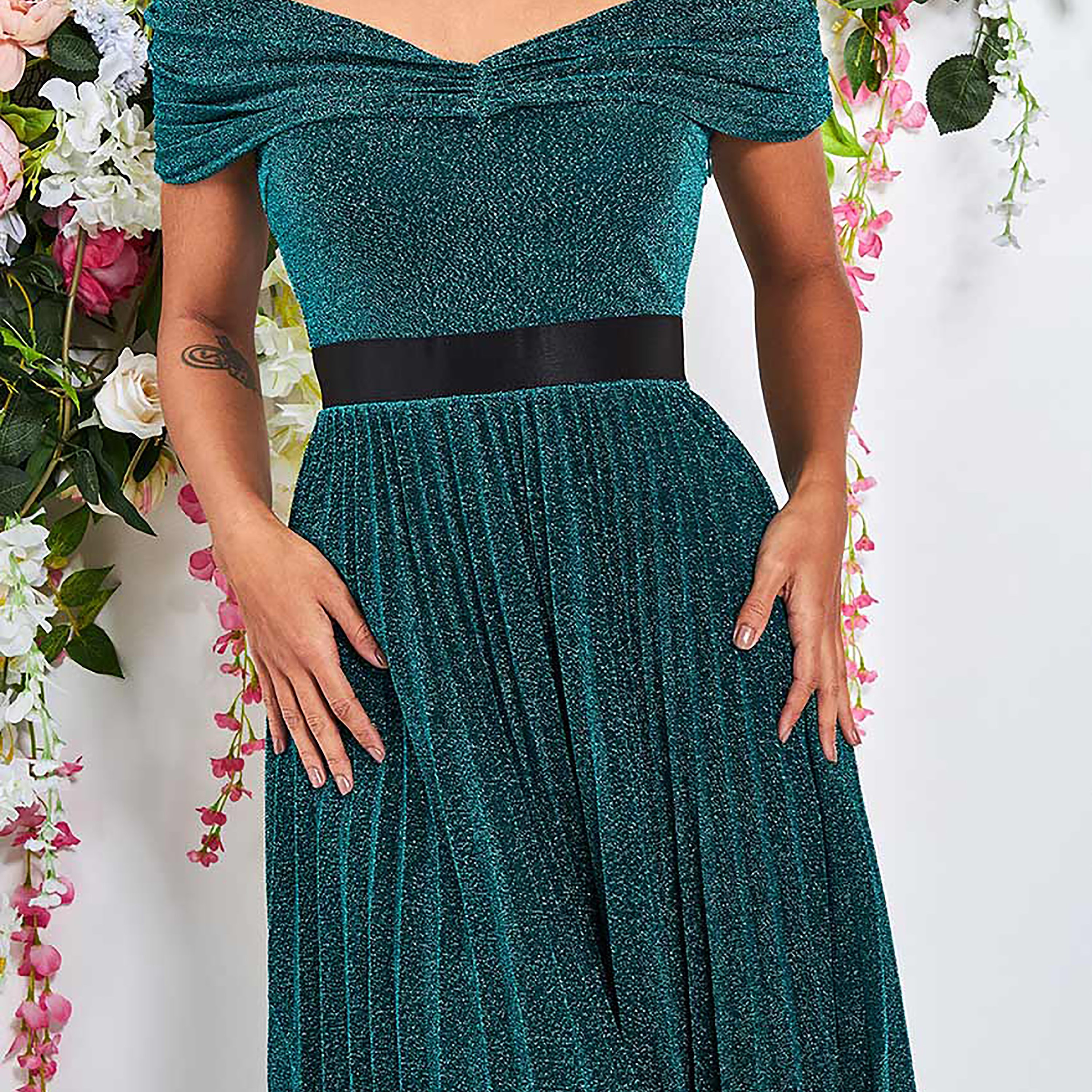 فستان ماكسي ذو متلألئة بطيات مع رقبة باردوت من جوديفا-women-clothing-dresses-image-2