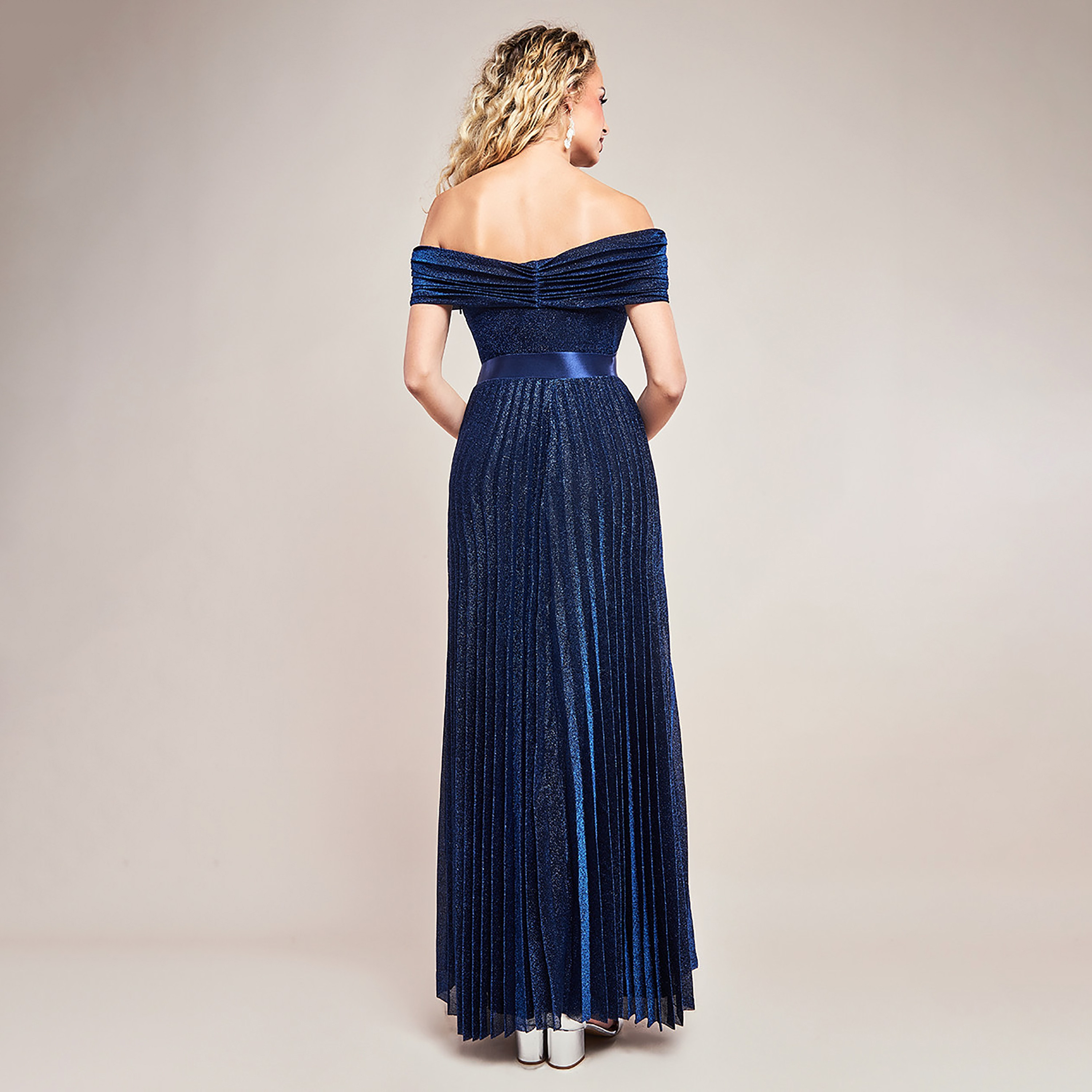 فستان ماكسي ذو متلألئة بطيات مع رقبة باردوت من جوديفا-women-clothing-dresses-image-8