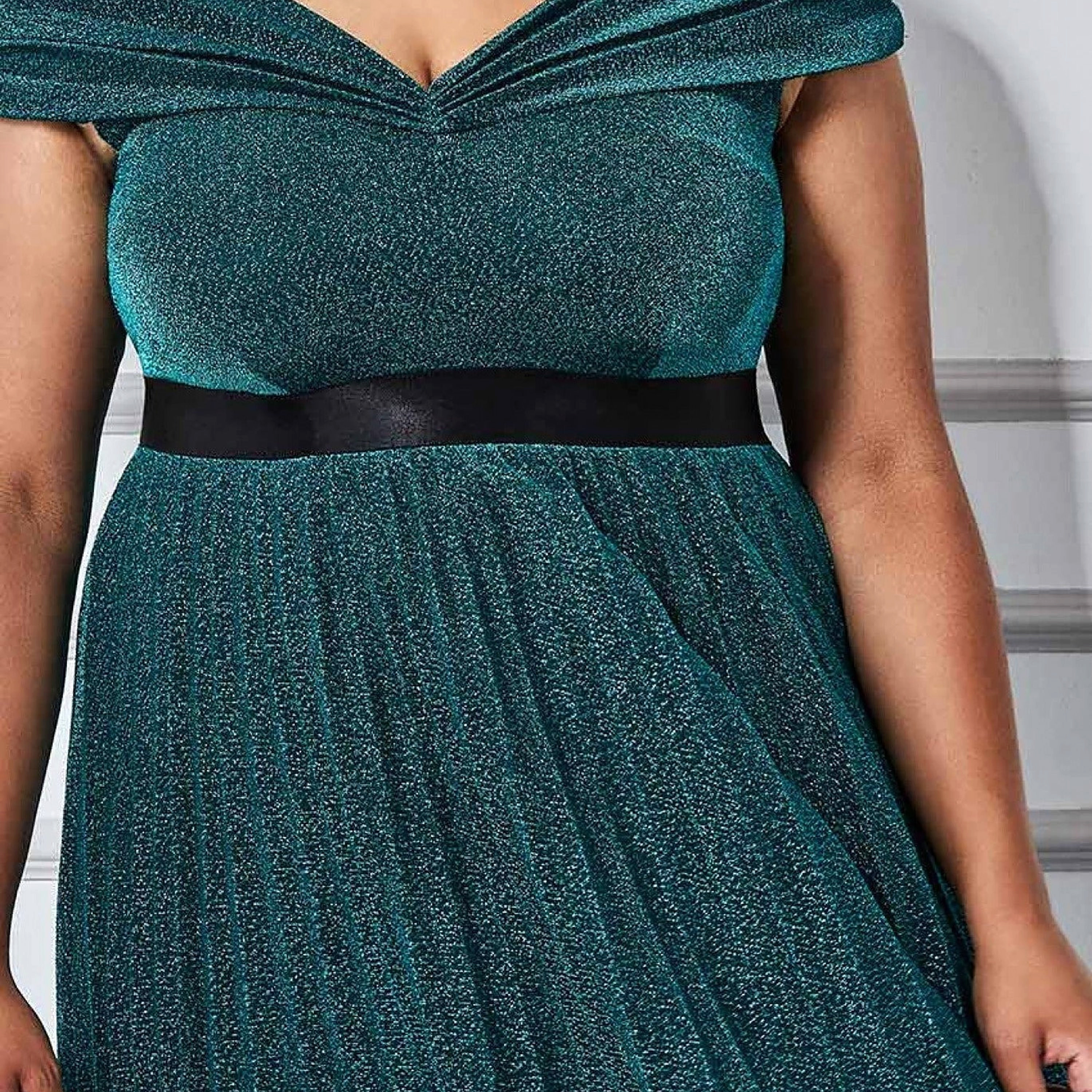 فستان ماكسي ذو متلألئة بطيات مع رقبة باردوت بمقاس كبير من جوديفا-women-clothing-dresses-image-6