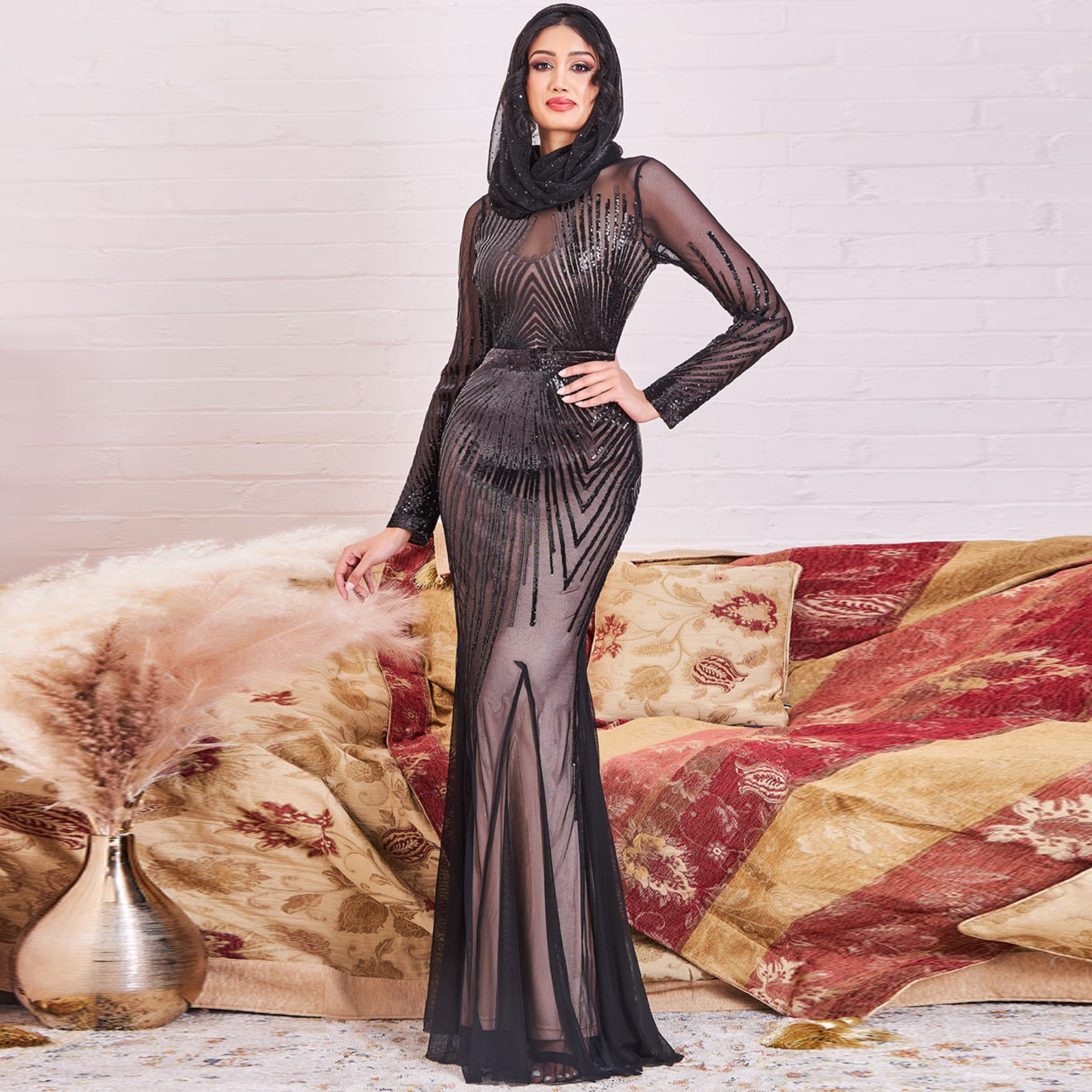 فستان ماكسي بياقة مستديرة مع سيكونس من جوديفا-women-clothing-dresses-image-1