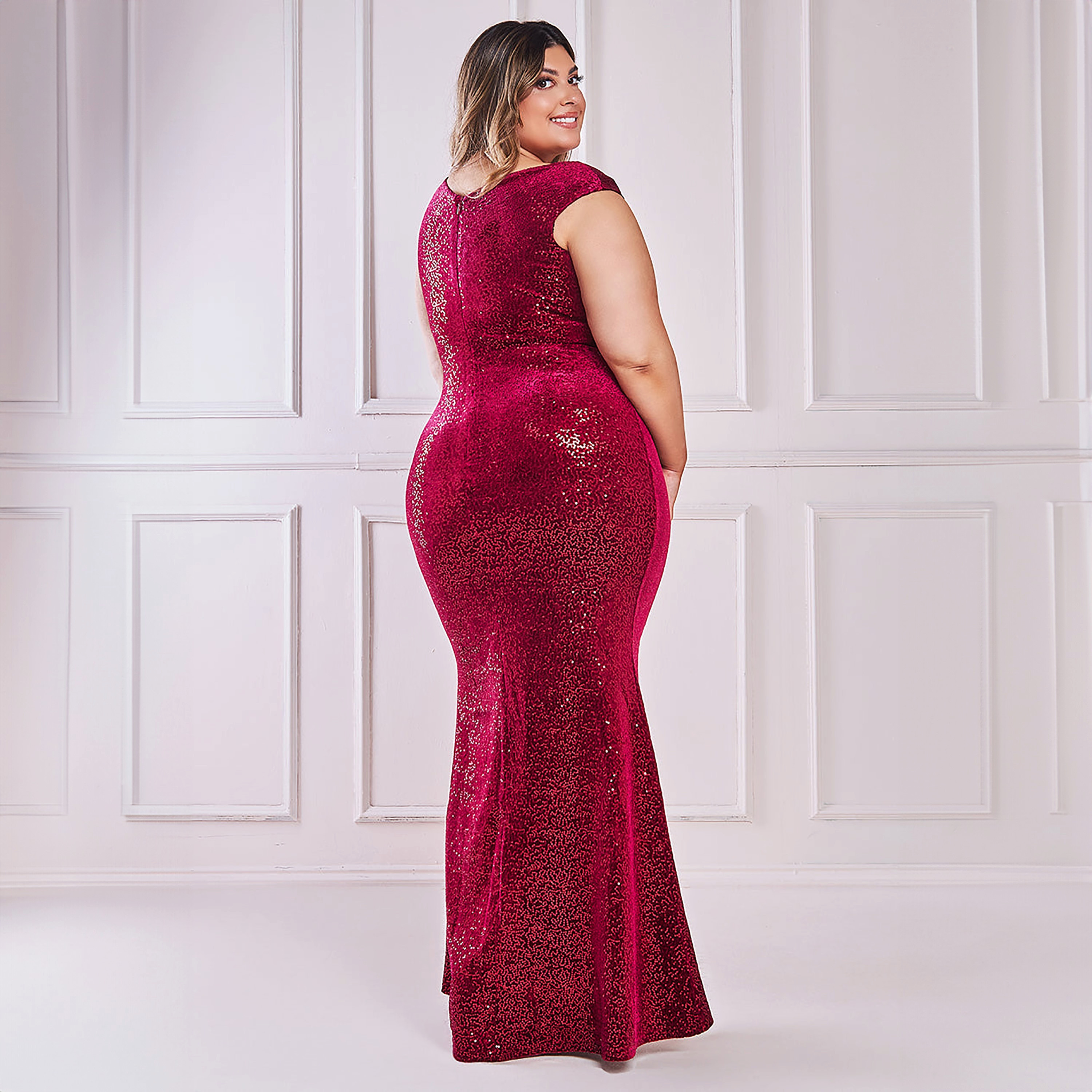 فستان ماكسي بوديكون برقبة باردوت مع سكوینس ذو مقاس كبير من جوديفا-women-clothing-dresses-image-8