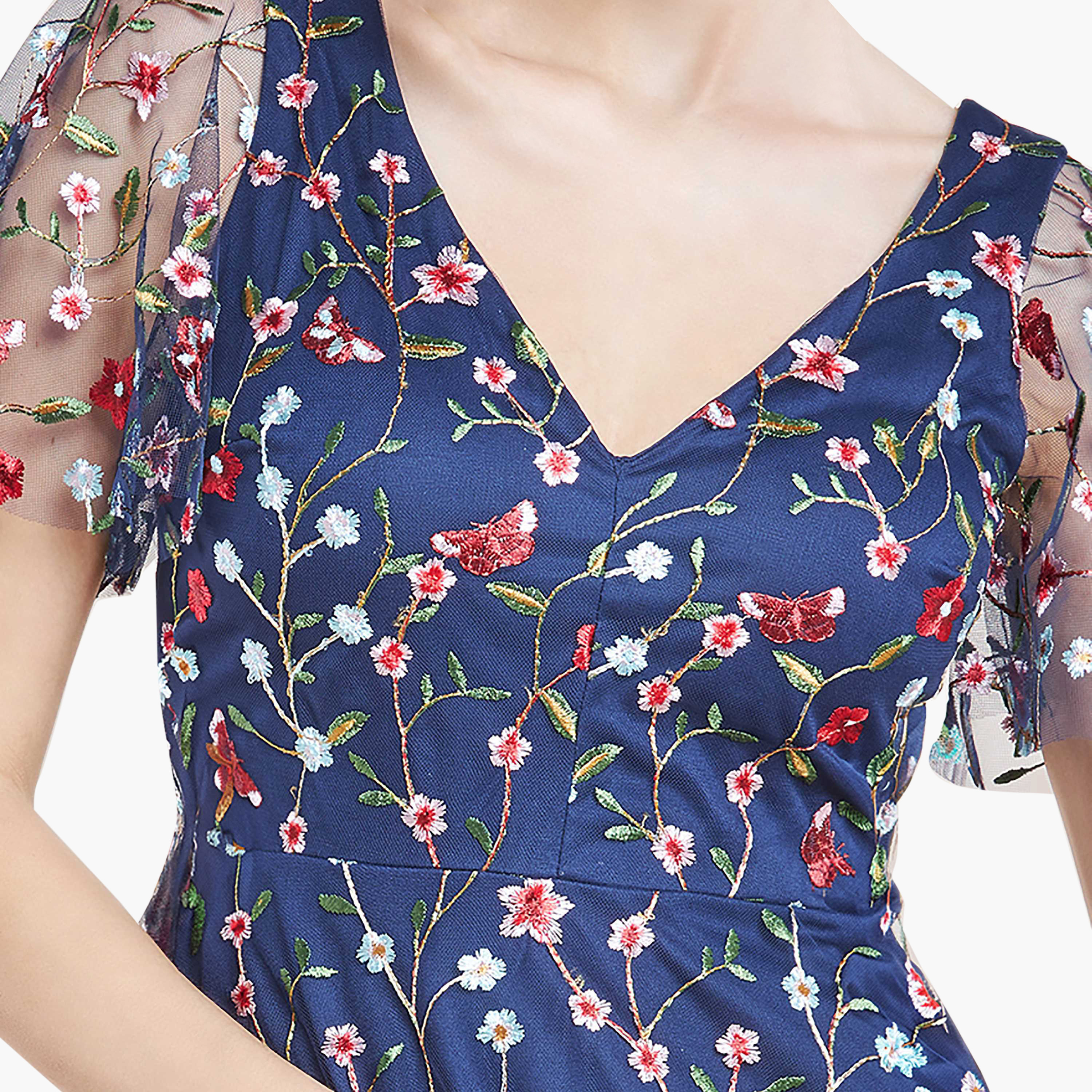 فستان ماكسي برقبة على شكل وى مع مطرز بالزهور من جوديفا-women-clothing-dresses-image-7