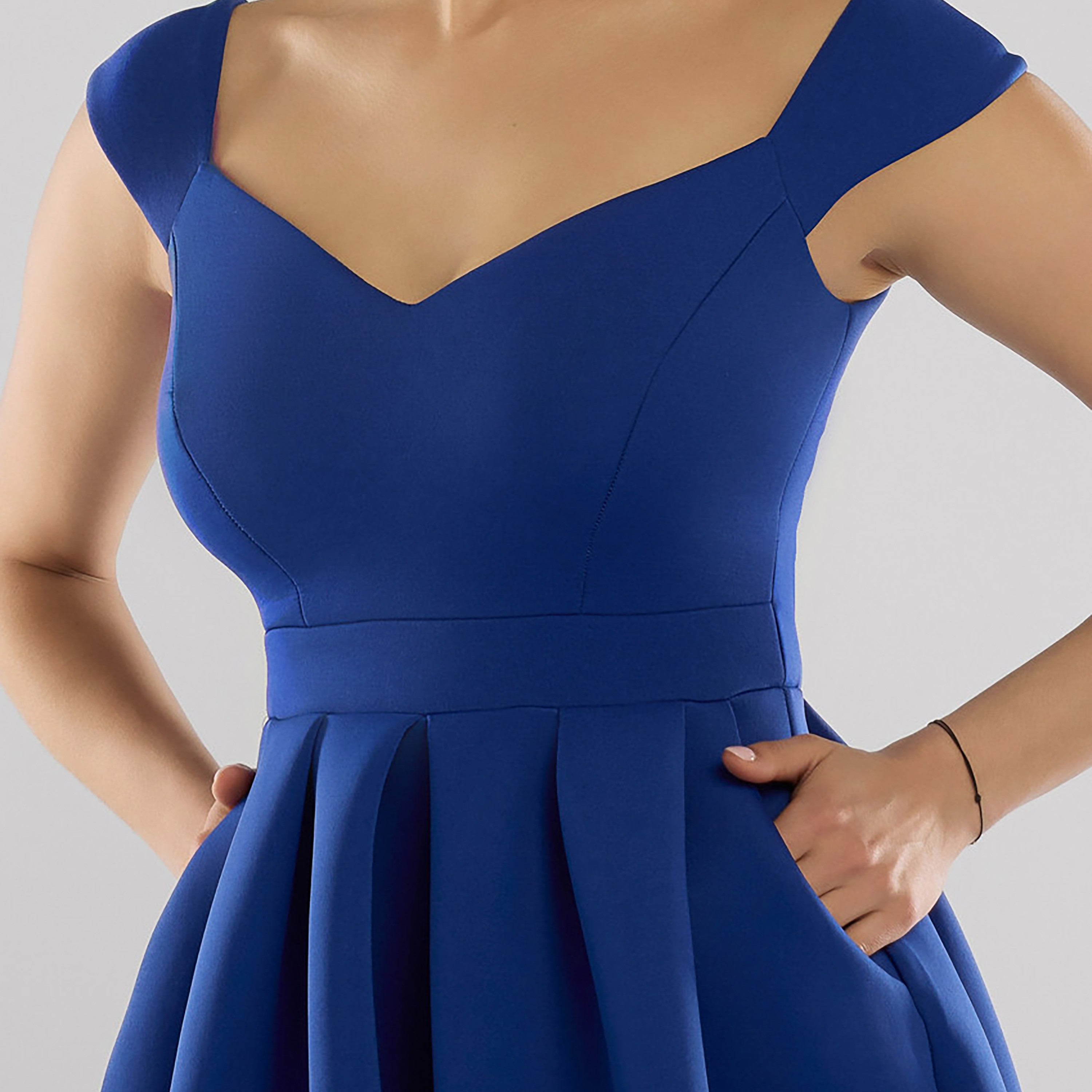 فستان سهرة نسائي قصير فوق الركبة بقصة سكيتر بياقة على شكل قلب من الإسفنج من جوديفا-women-clothing-dresses-image-2