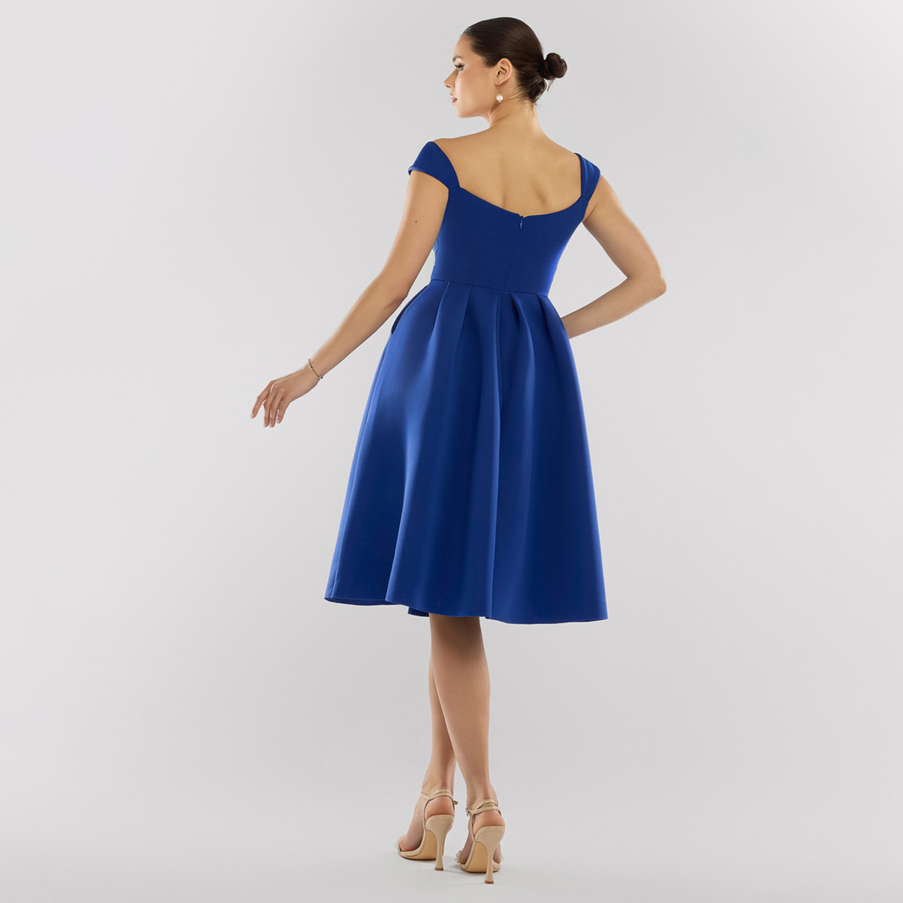 فستان سهرة نسائي قصير فوق الركبة بقصة سكيتر بياقة على شكل قلب من الإسفنج من جوديفا-women-clothing-dresses-image-3