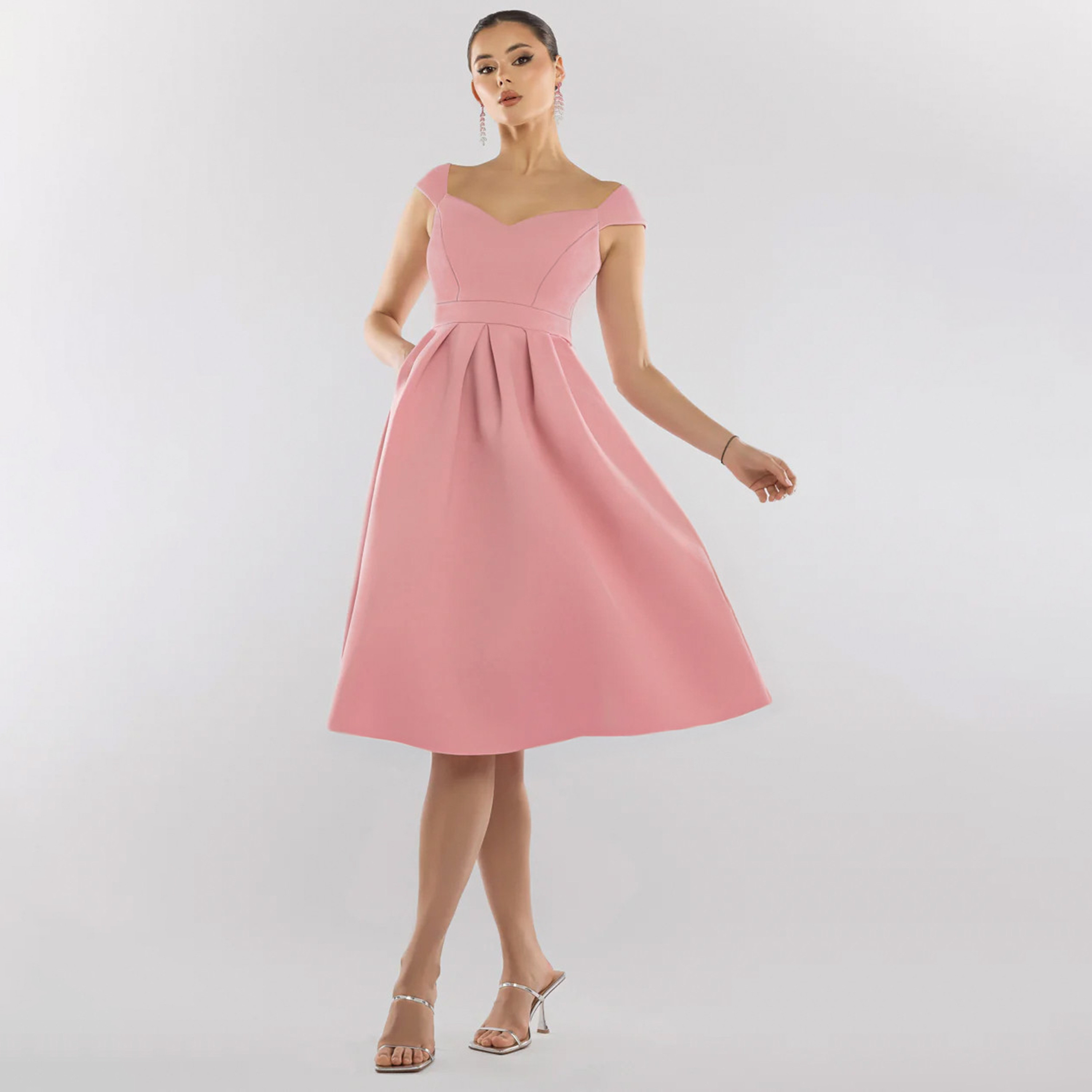 فستان سهرة نسائي قصير فوق الركبة بقصة سكيتر بياقة على شكل قلب من الإسفنج من جوديفا-women-clothing-dresses-image-1
