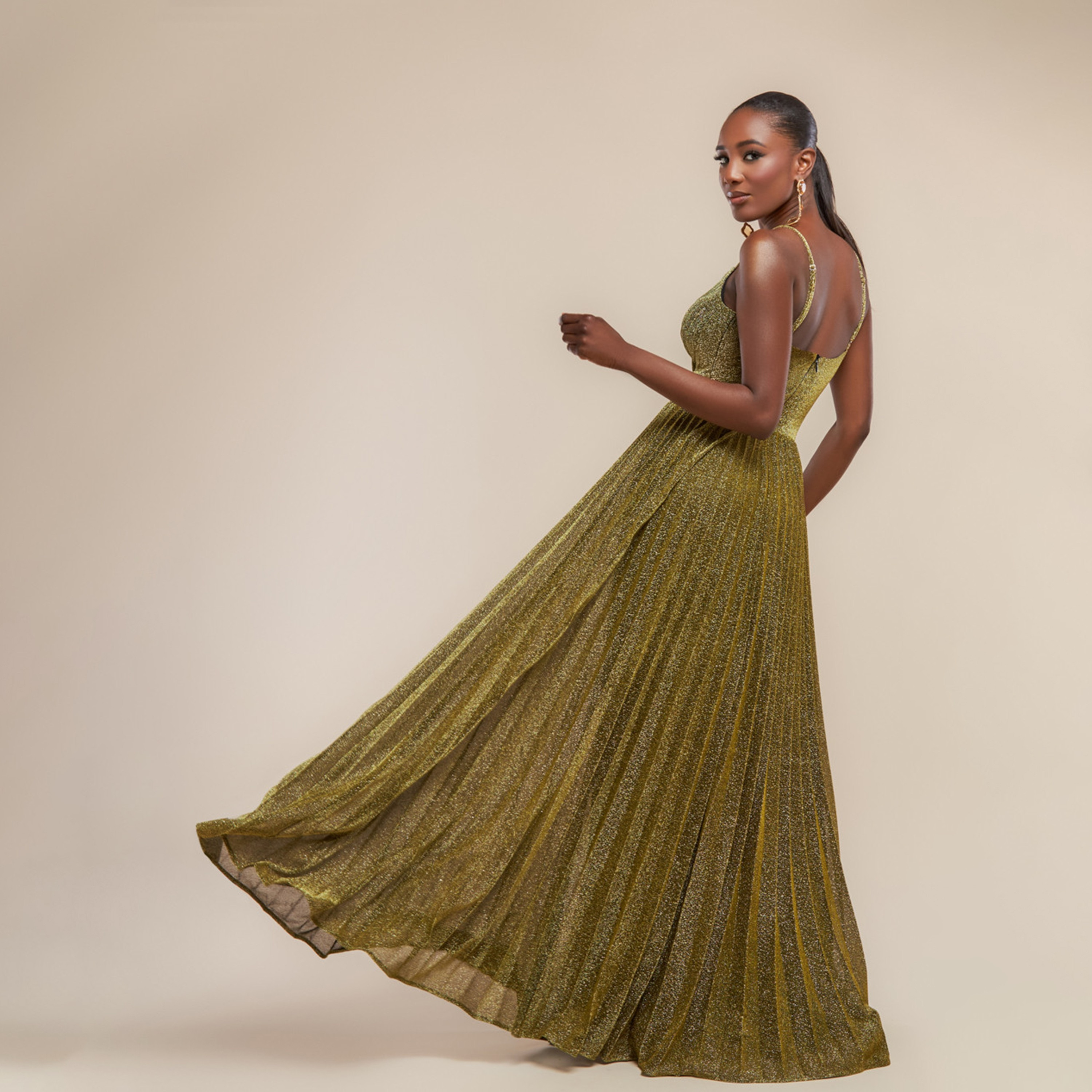 ثوب سهرة نسائي ماكسي واسع من اللوركس المطوي بحزام على الكتف باللون الذهبي من جوديفا-women-clothing-dresses-image-3