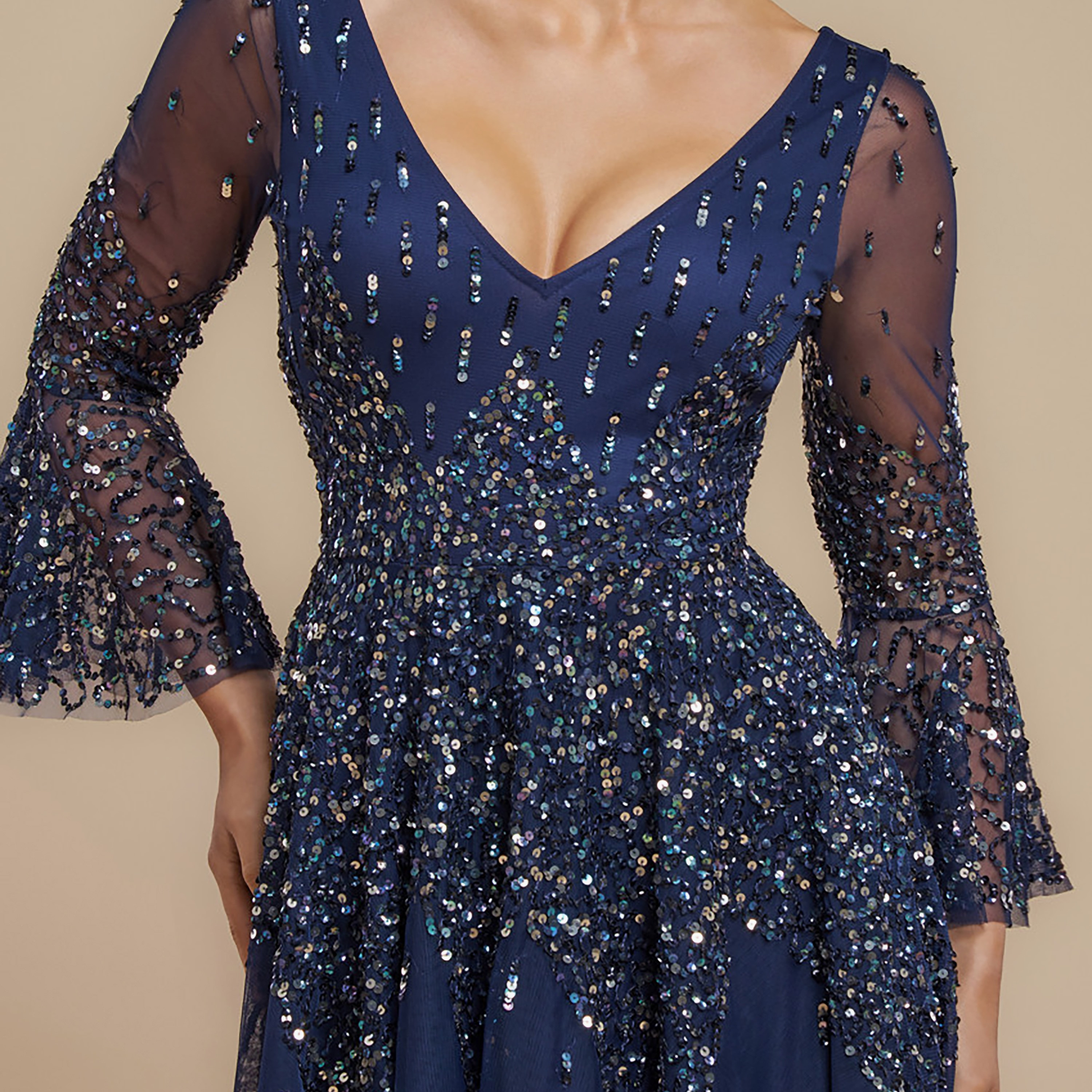 ثوب سهرة نسائي ماكسي واسع من الشبك المطرز بالترتر وأكمام جرس من جوديفا-women-clothing-dresses-image-5