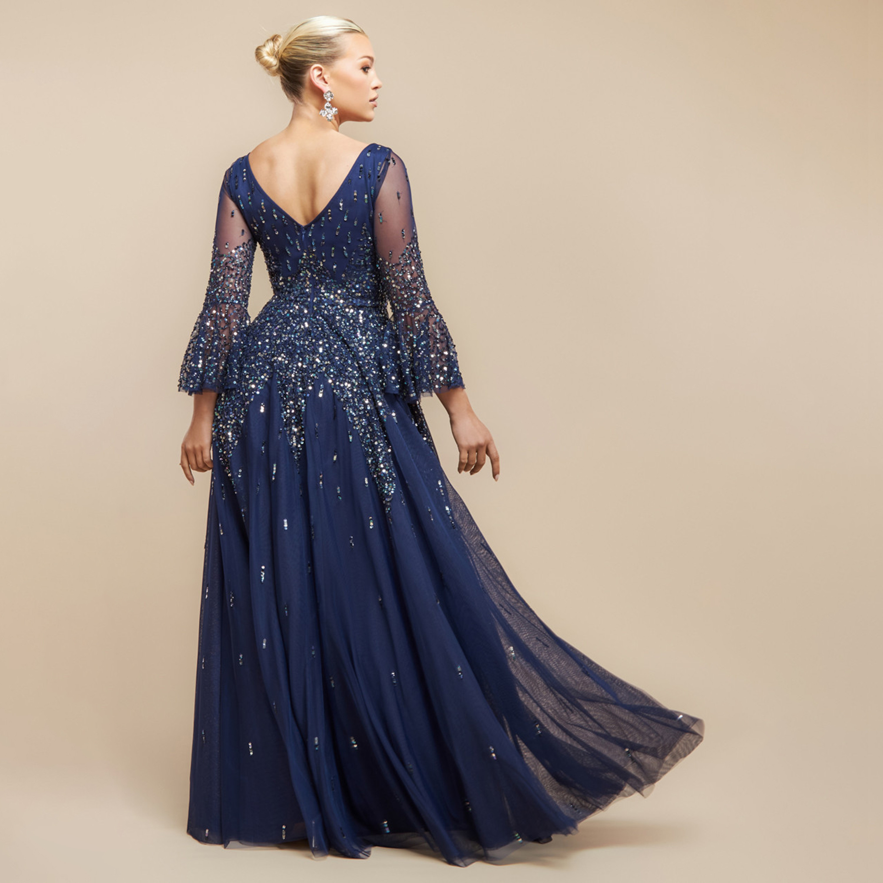 ثوب سهرة نسائي ماكسي واسع من الشبك المطرز بالترتر وأكمام جرس من جوديفا-women-clothing-dresses-image-6