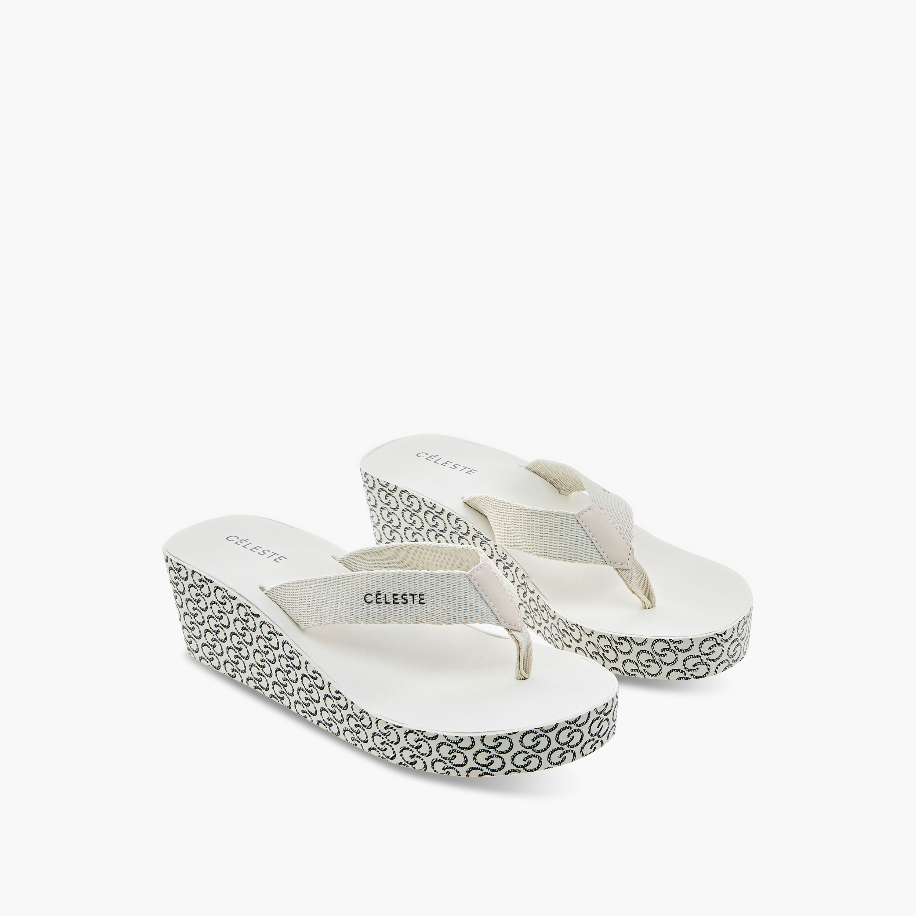 شبشب رفيع بكعب ويدج وطبعات مونوجرام للنساء من سيليست-women-shoes-flipflopsandslides-image-1
