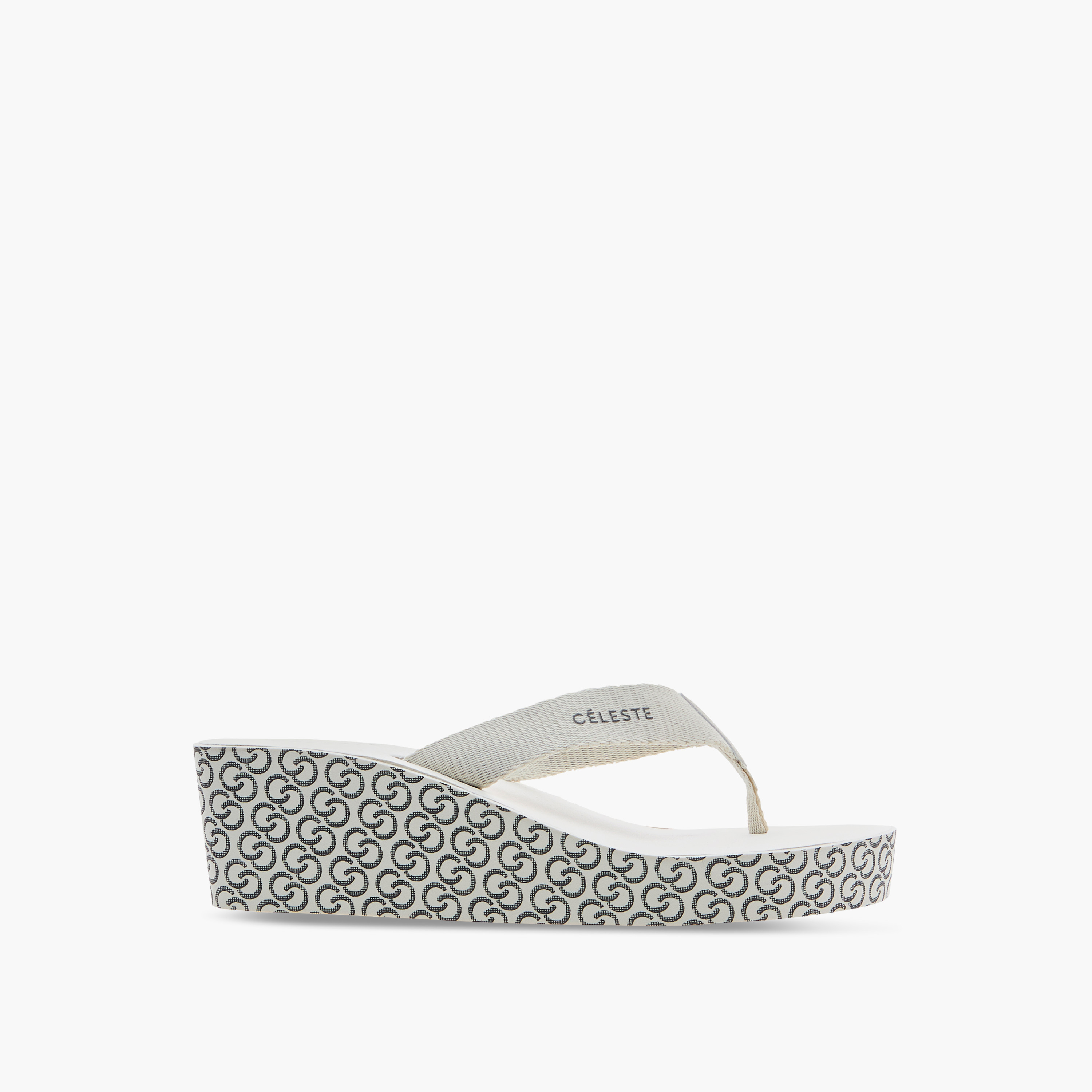 شبشب رفيع بكعب ويدج وطبعات مونوجرام للنساء من سيليست-women-shoes-flipflopsandslides-image-3