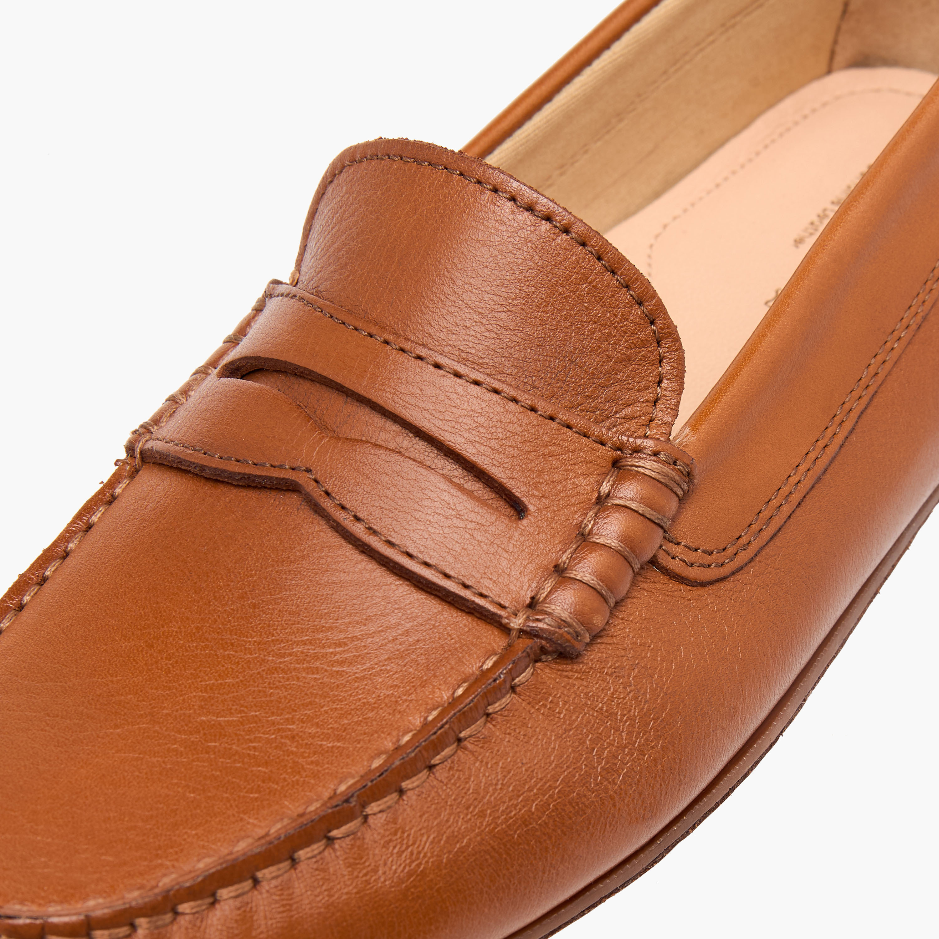 حذاء خفيف سهل الارتداء بتفاصيل مفرّغة للنساء من سيليست-women-shoes-flats-loafers-image-4
