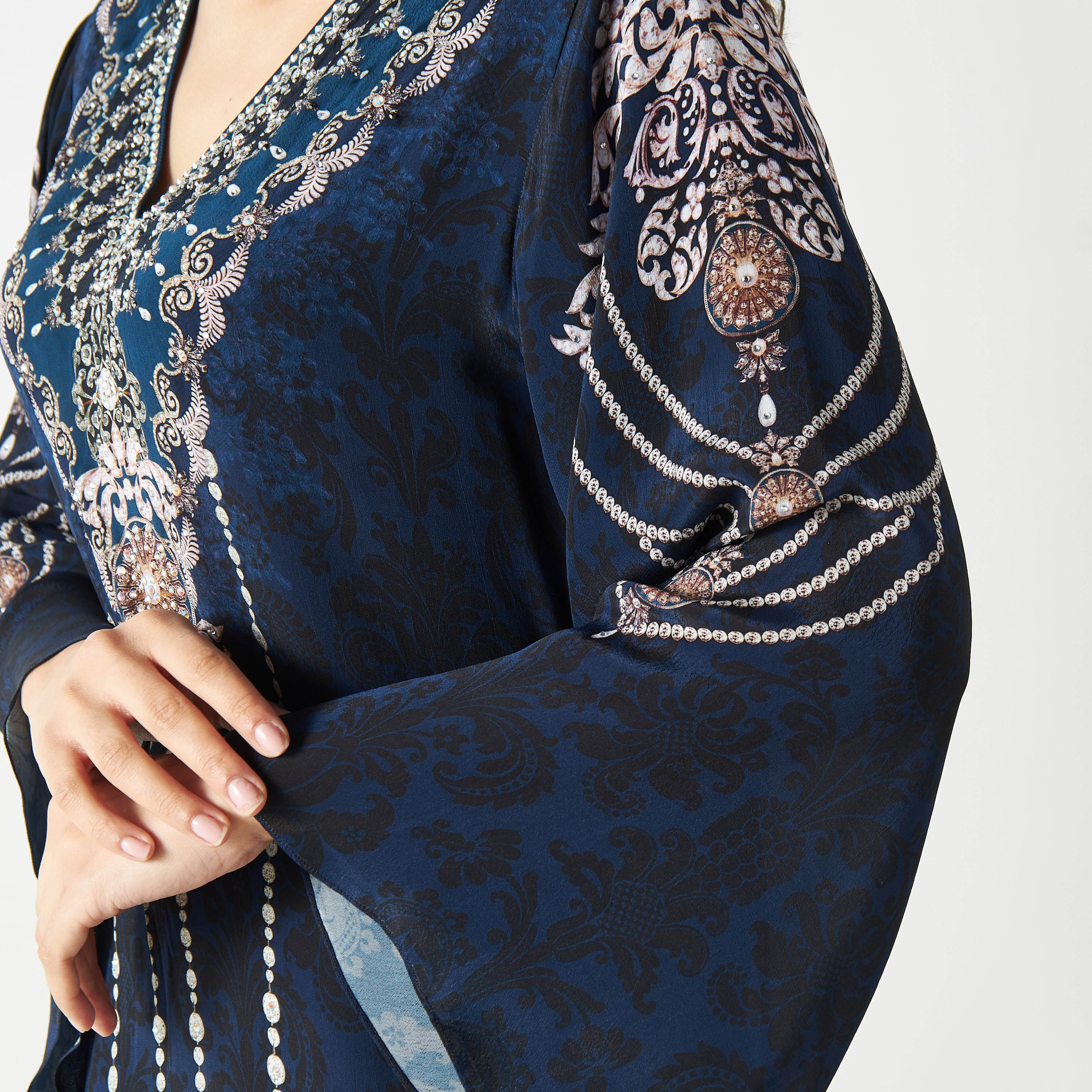 قطفان بطبعات وياقة V وأكمام واسعة-women-arabicclothing-kaftan-image-9