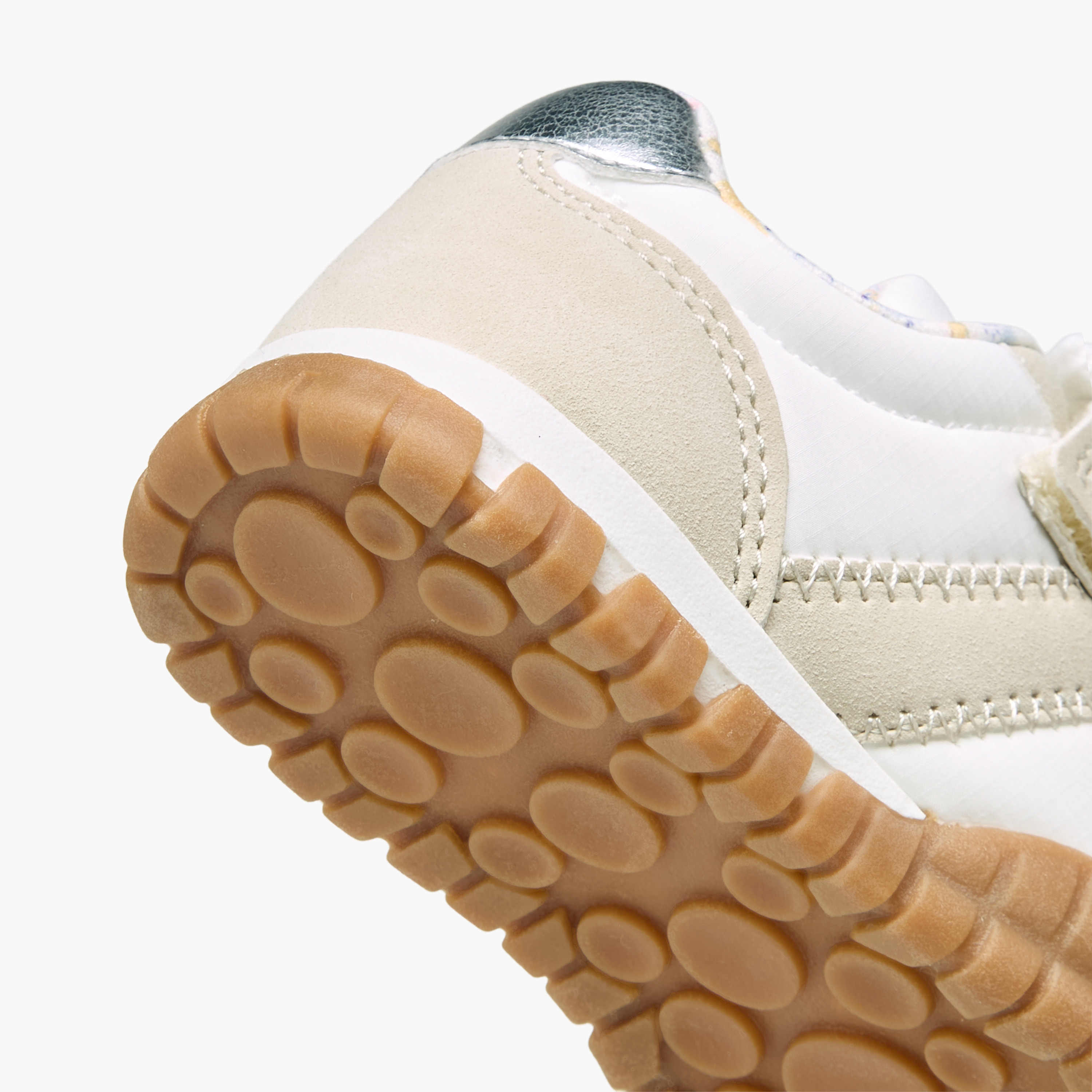 حذاء سنيكرز بطول الكاحل وشريط إغلاق لاصق للبنات من جونيورز-girls-shoes-sneakers-image-5