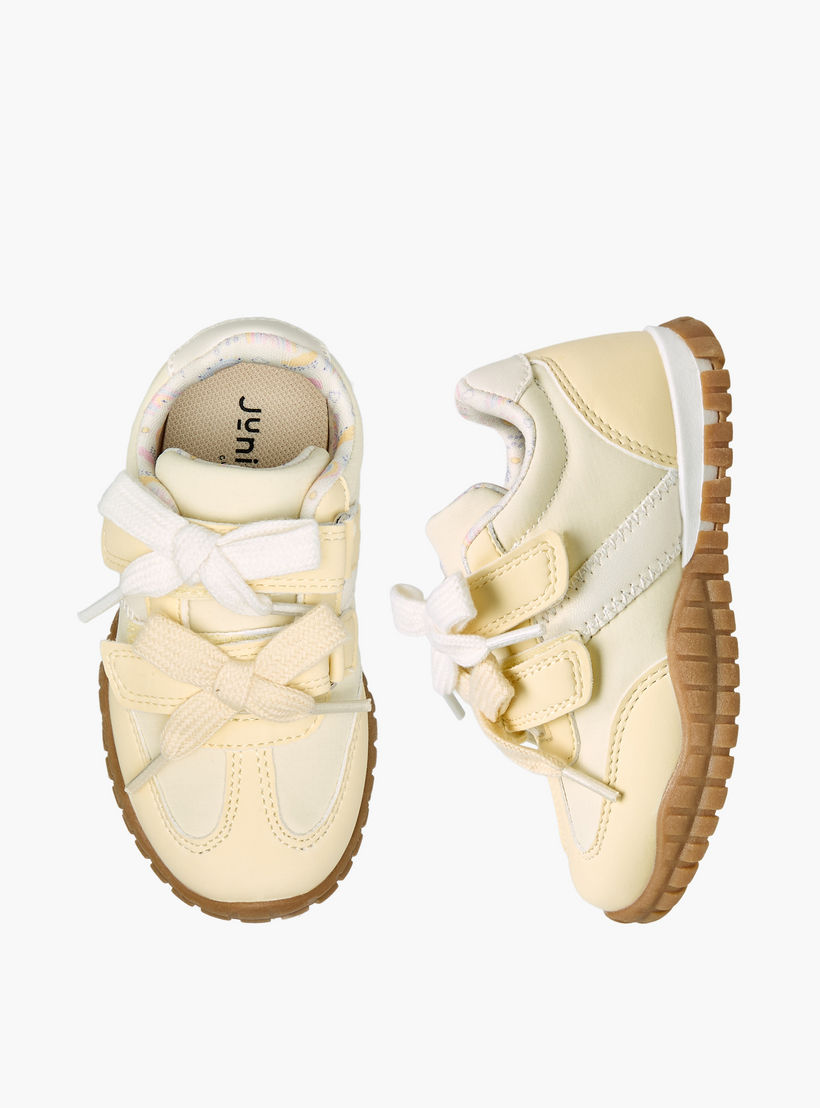 حذاء سنيكرز بطول الكاحل وشريط إغلاق لاصق للبنات من جونيورز-girls-shoes-sneakers-image-1