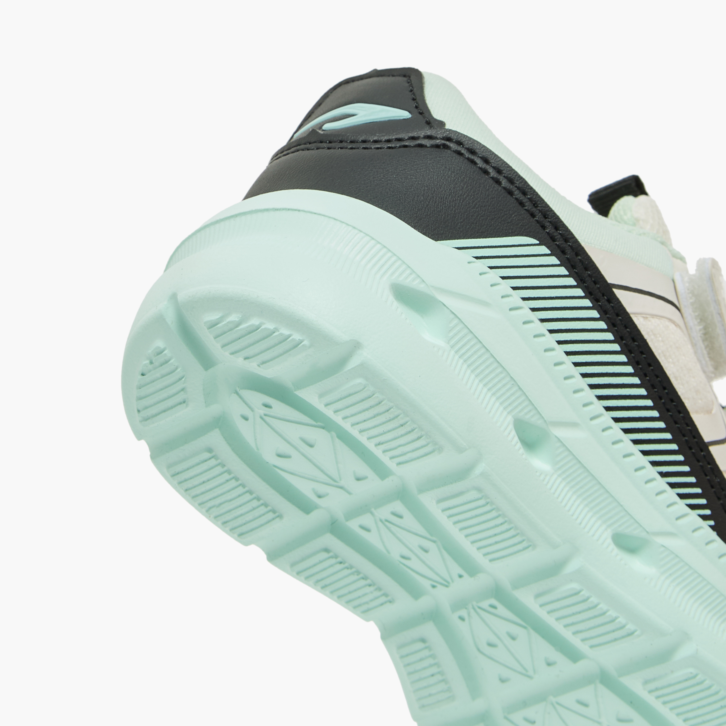 حذاء رياضي بشريط لاصق وقوالب ملونة للبنات من داش-girls-shoes-sneakers-image-8