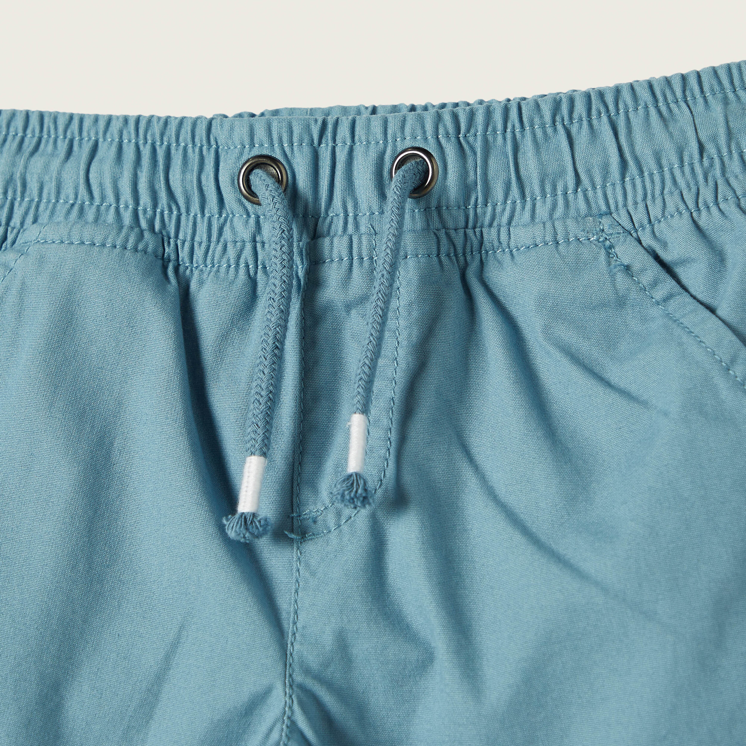 شورت سادة بخصر مطاطي ورباط إغلاق من جونيورز-baby-boys-clothing-bottoms-shorts-image-4