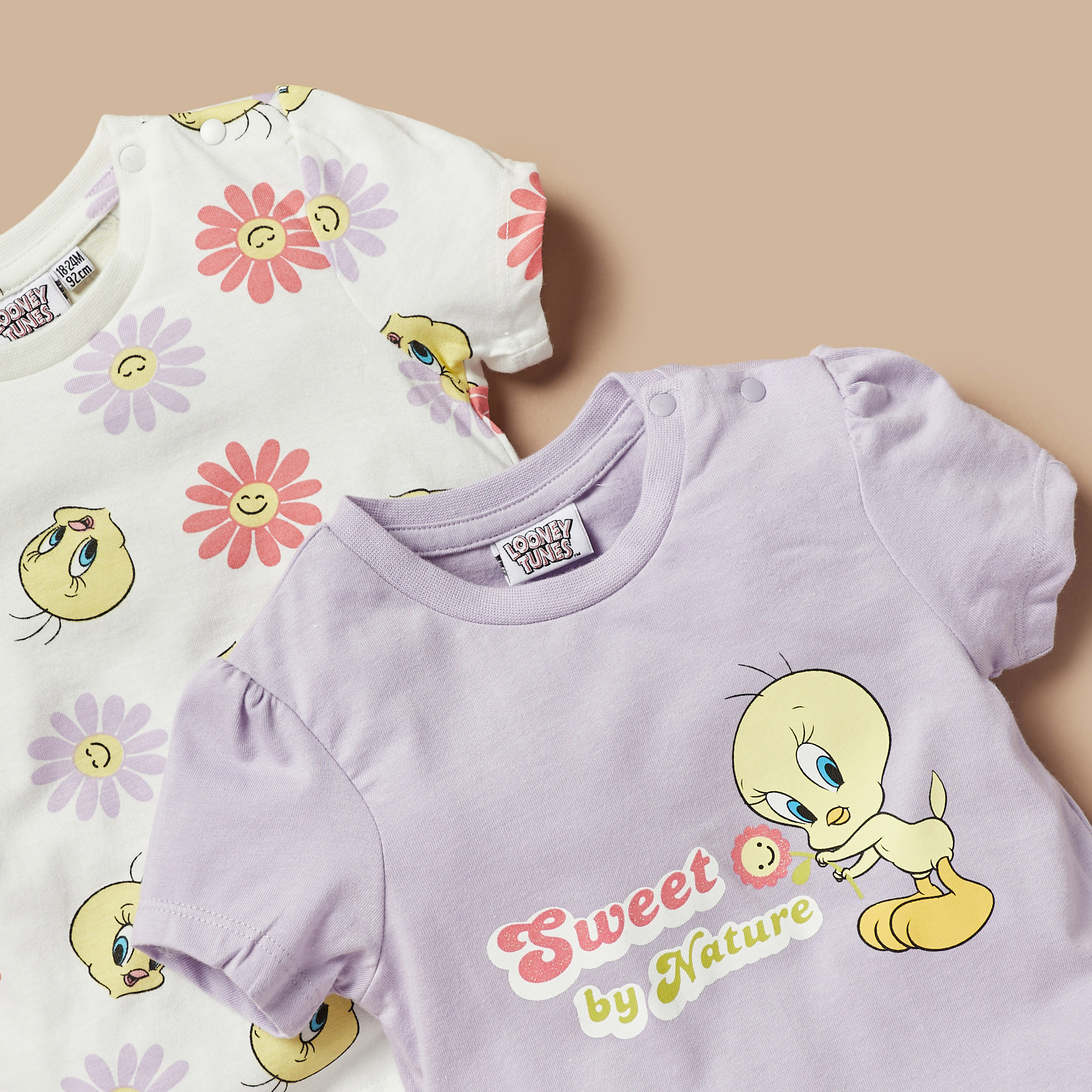 تيشيرت بياقة ضيقة وأكمام قصيرة وطبعات تويتي - طقم من قطعتين-baby-girls-clothing-tshirts-image-2