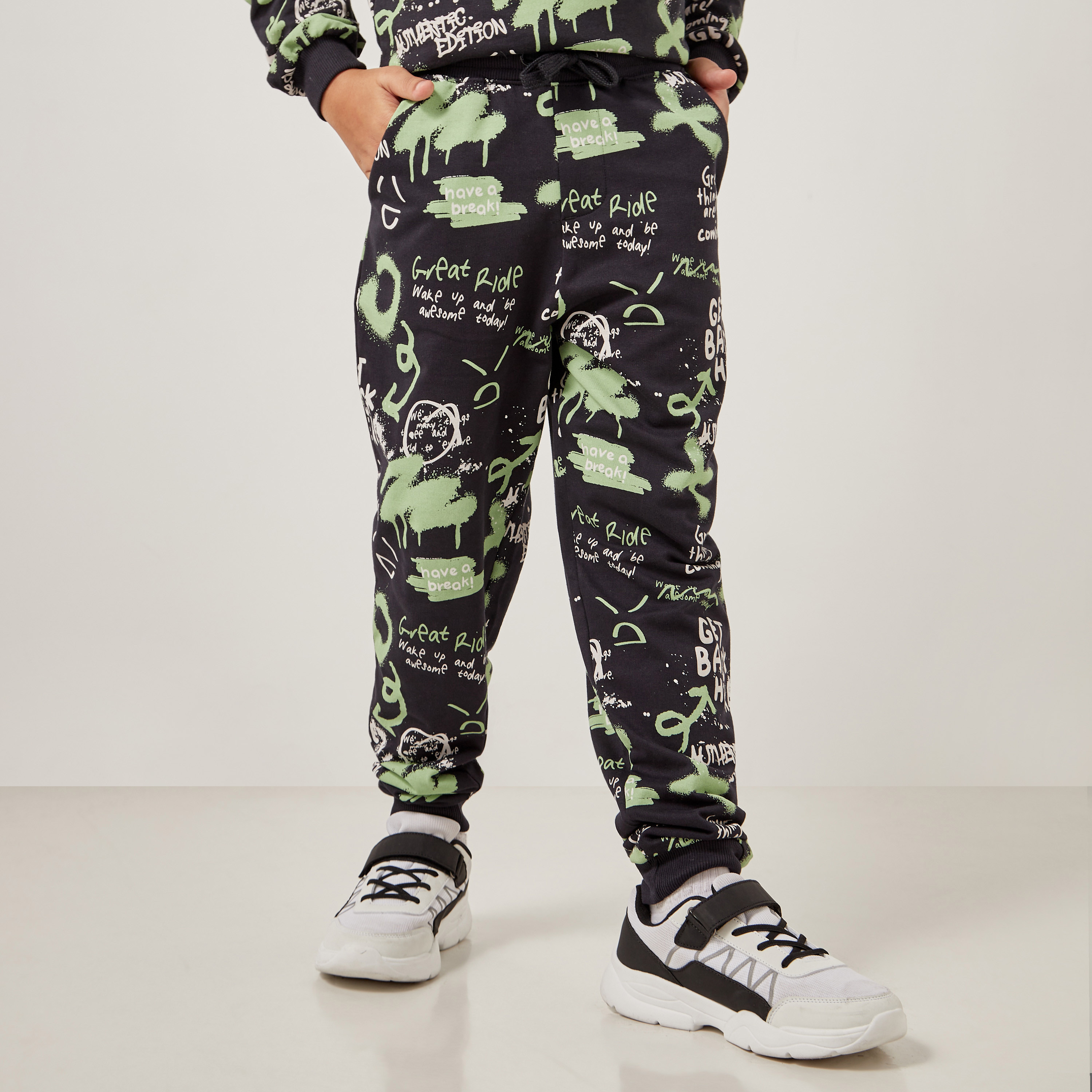 Graffiti discount print joggers