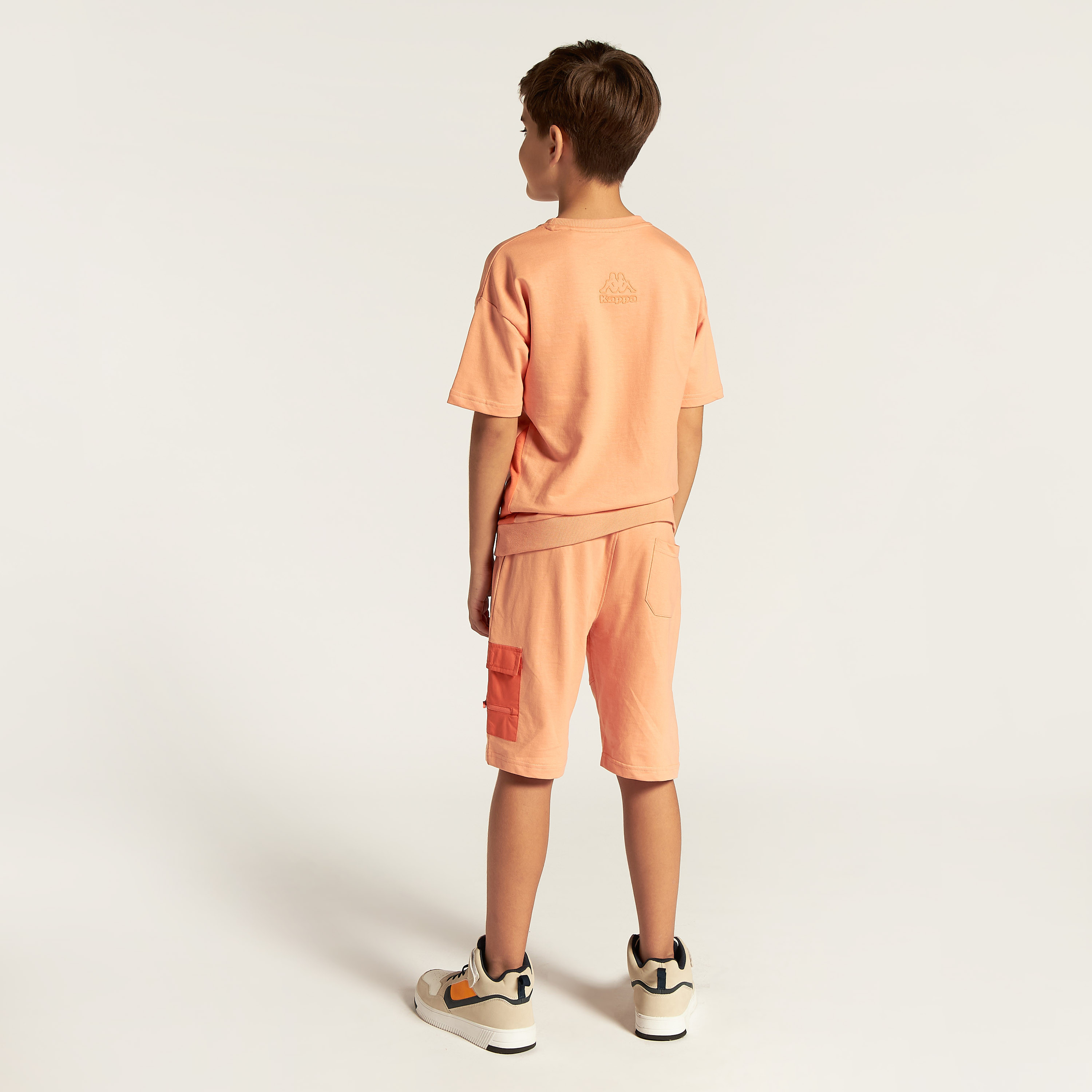 طقم شورت وتيشيرت بياقة ضيقة وطبعات من كابا-boys-clothing-sportswear-sets-image-6