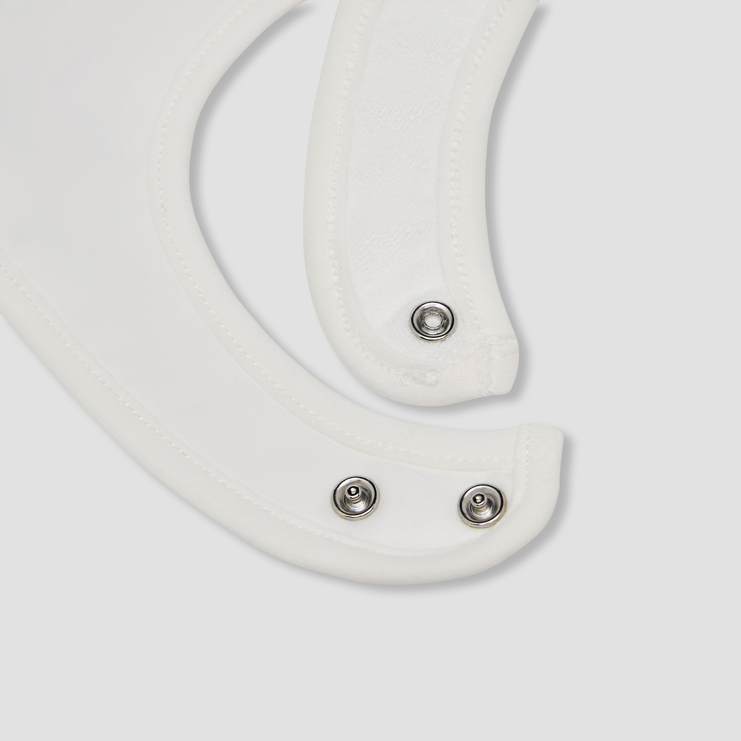 مريلة أطفال بدانتيل من جيجلز-baby-feeding-bibs-image-2