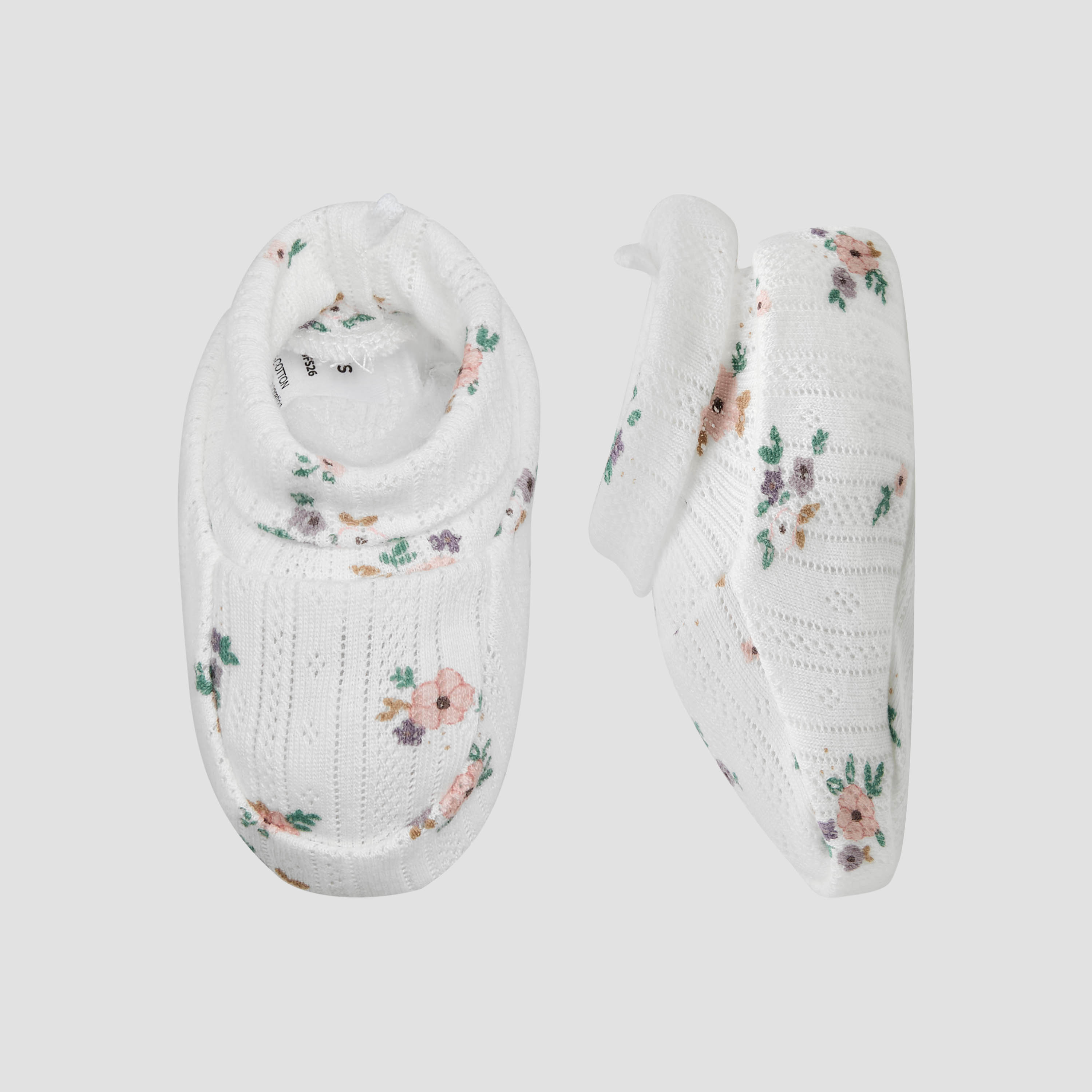 بوت أطفال بطبعات مرِحة من جونيورز – طقم من قطعتين-baby-girls-shoes-booties-image-2