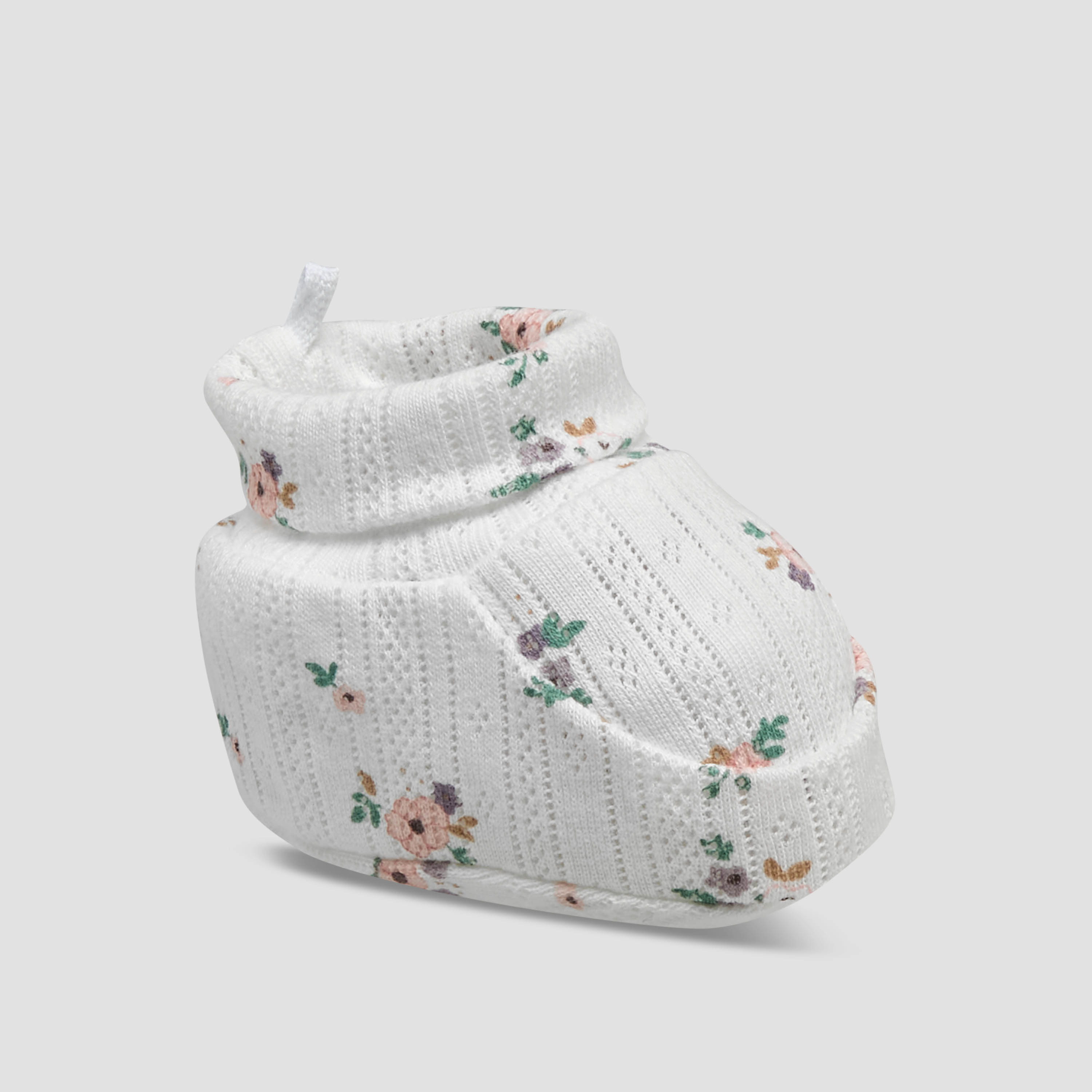 بوت أطفال بطبعات مرِحة من جونيورز – طقم من قطعتين-baby-girls-shoes-booties-image-3