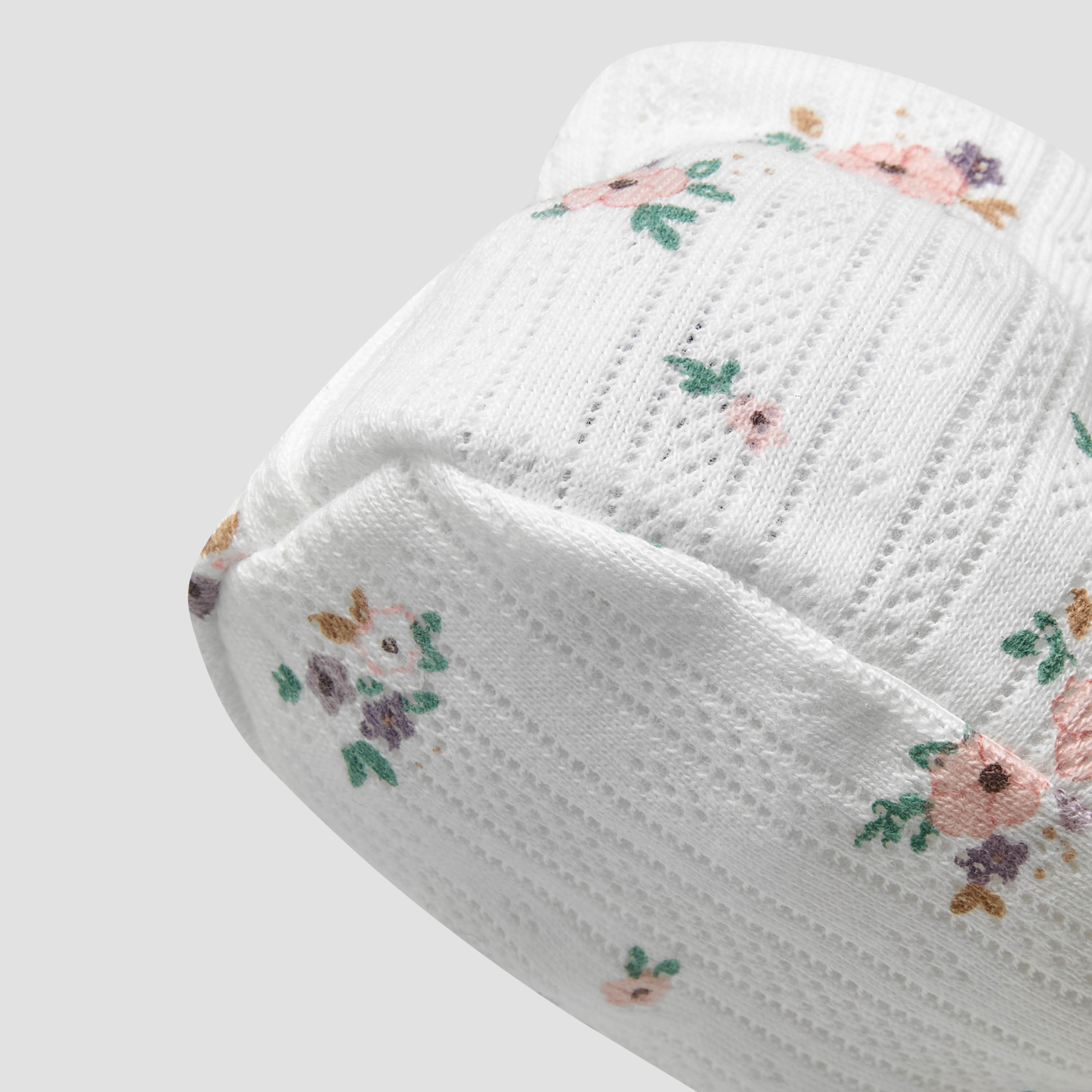 بوت أطفال بطبعات مرِحة من جونيورز – طقم من قطعتين-baby-girls-shoes-booties-image-9