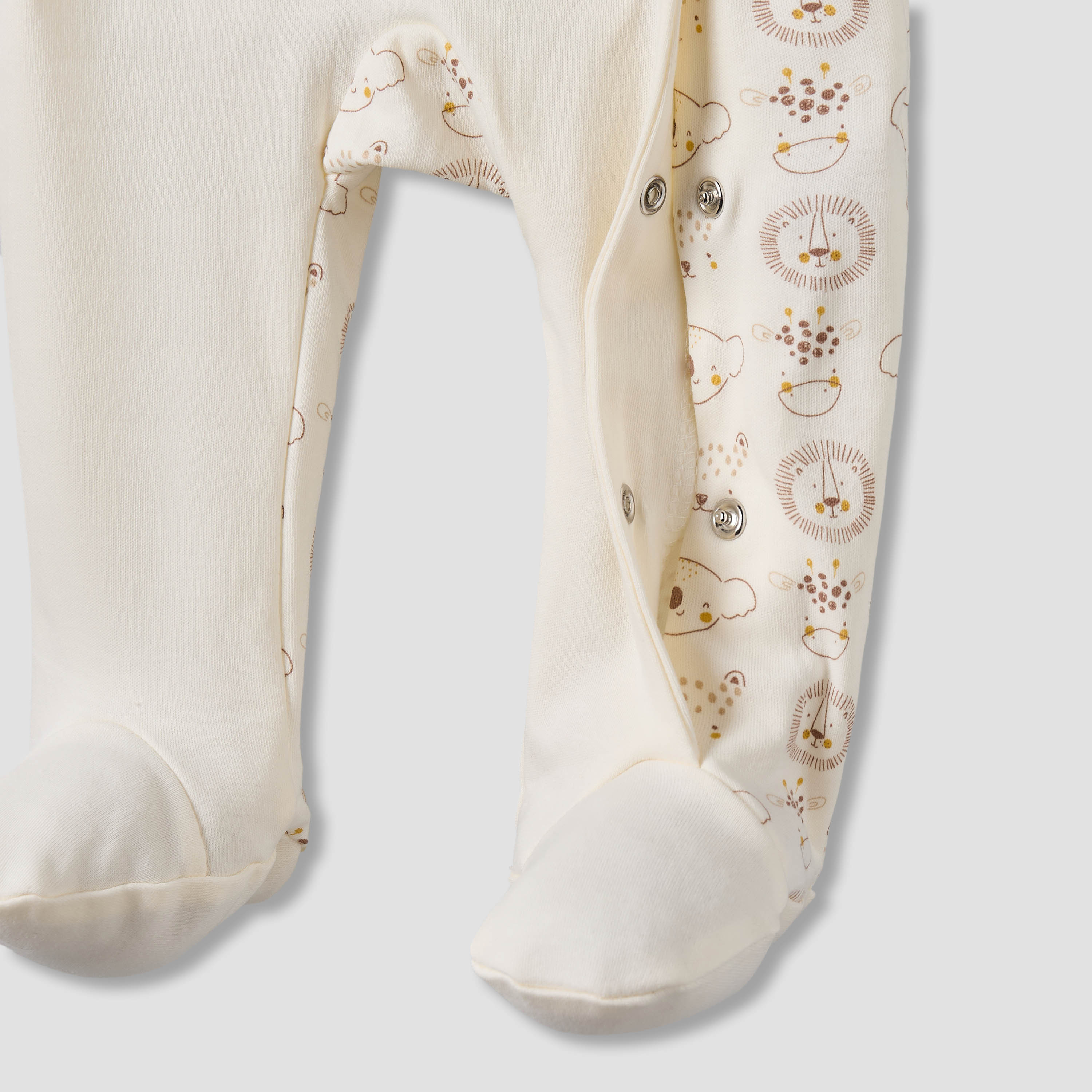 بدلة نوم قطنية بياقة مستديرة وأكمام طويلة وأزرار إغلاق كبس من جونيورز-baby-boys-clothing-nightwear-sleepsuits-image-4