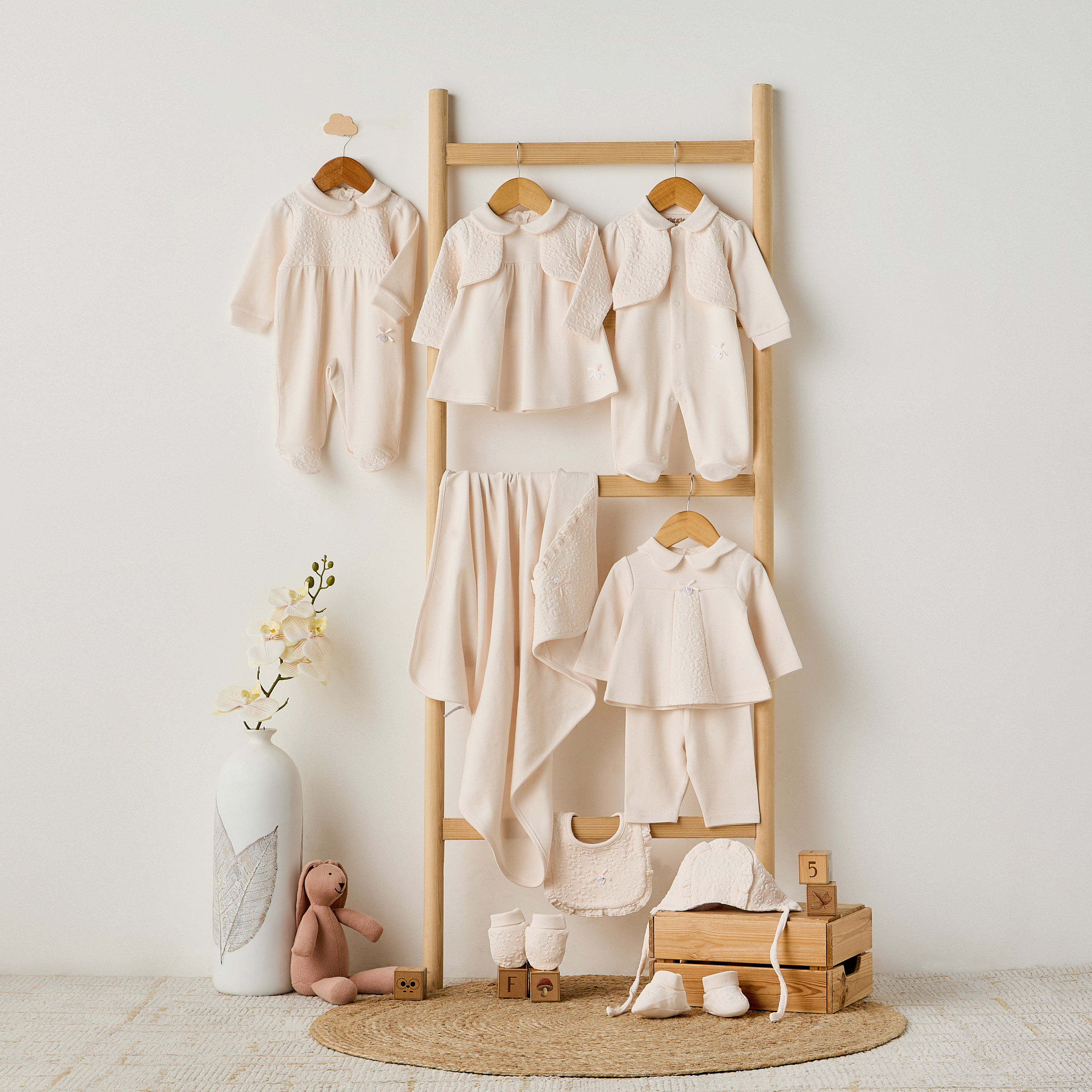 طقم بيجاما بياقة بيتر بان وأكمام طويلة وتفاصيل فيونكة من جيجلز-baby-girls-clothing-winterwear-pyjamasets-image-9