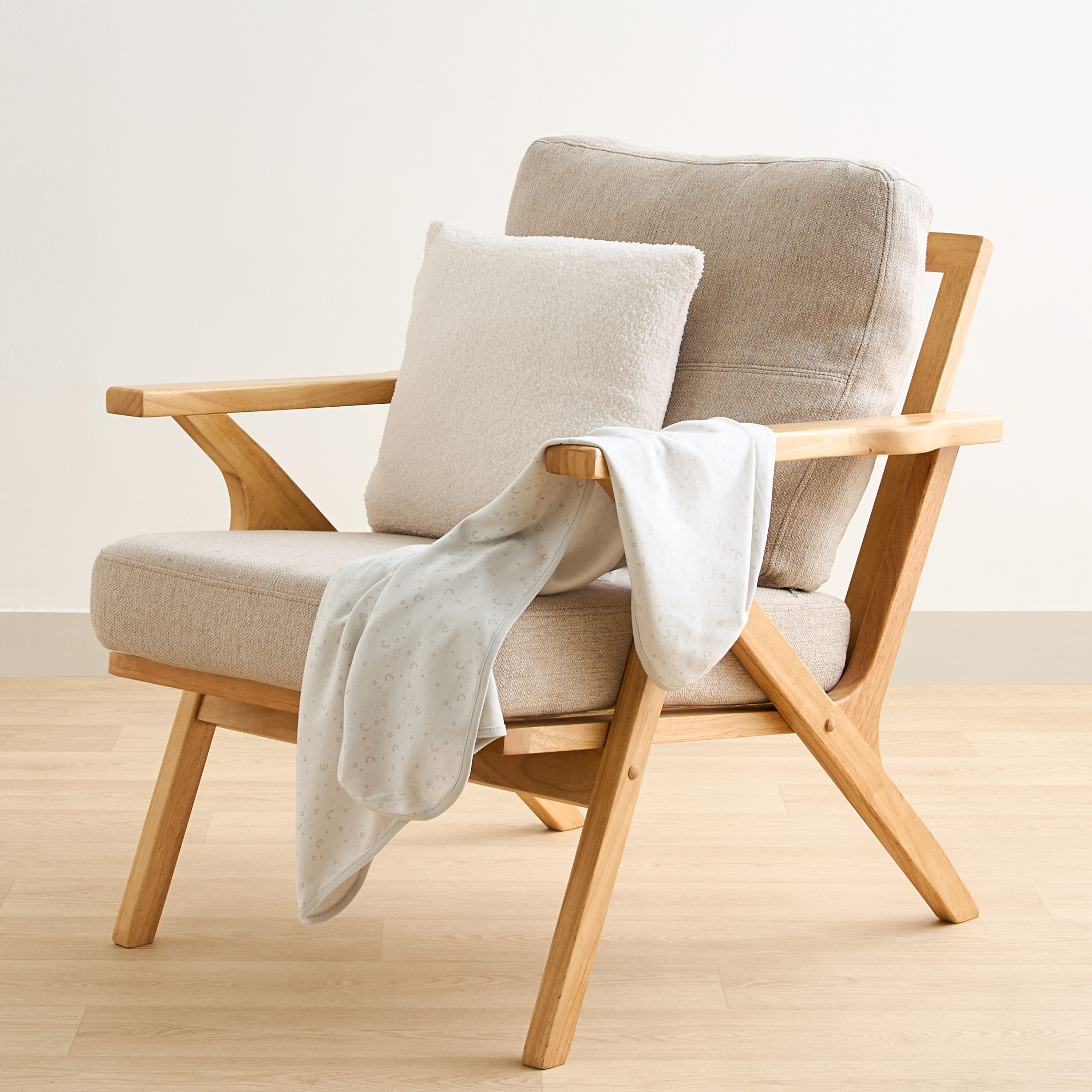 طقم بطانيات حديثي الولادة قطعتين بطبعات القمر والنجوم من جونيورز- 70×70 سم-baby-nursery-blanketsandswaddles-receivingblankets-image-2