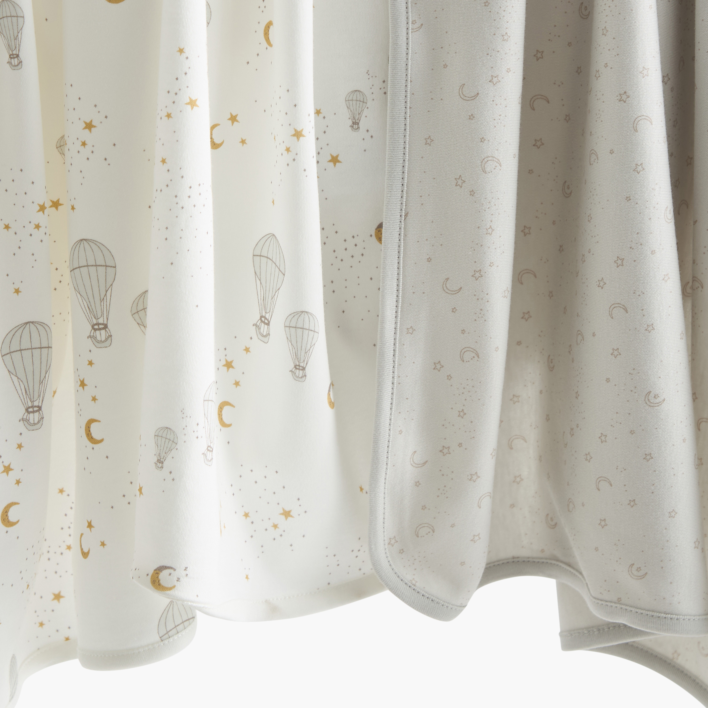 طقم بطانيات حديثي الولادة قطعتين بطبعات القمر والنجوم من جونيورز- 70×70 سم-baby-nursery-blanketsandswaddles-receivingblankets-image-4