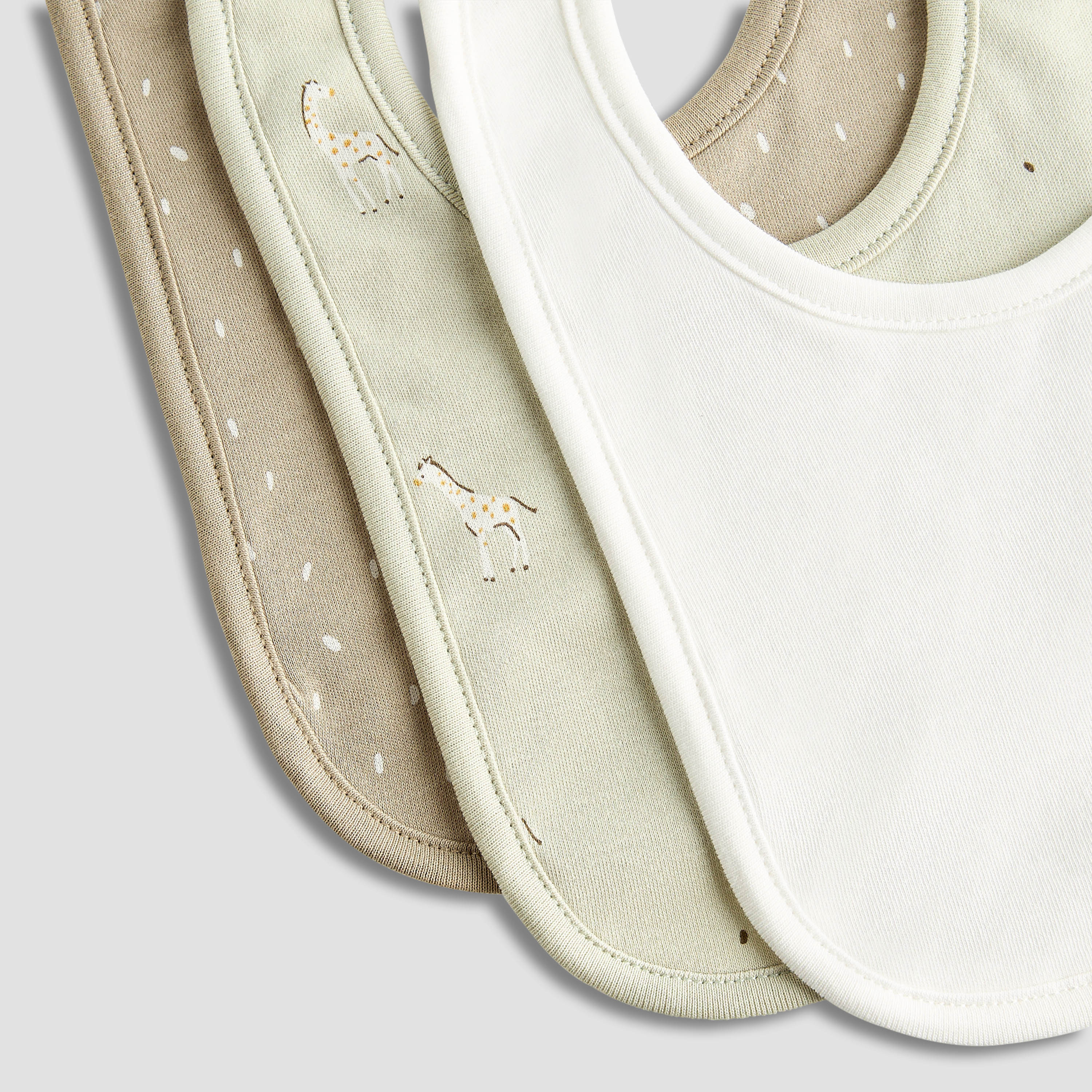مرايل بطبعات زرافة وأزرار إغلاق من جونيورز - طقم 3 قطع-baby-feeding-bibs-image-6