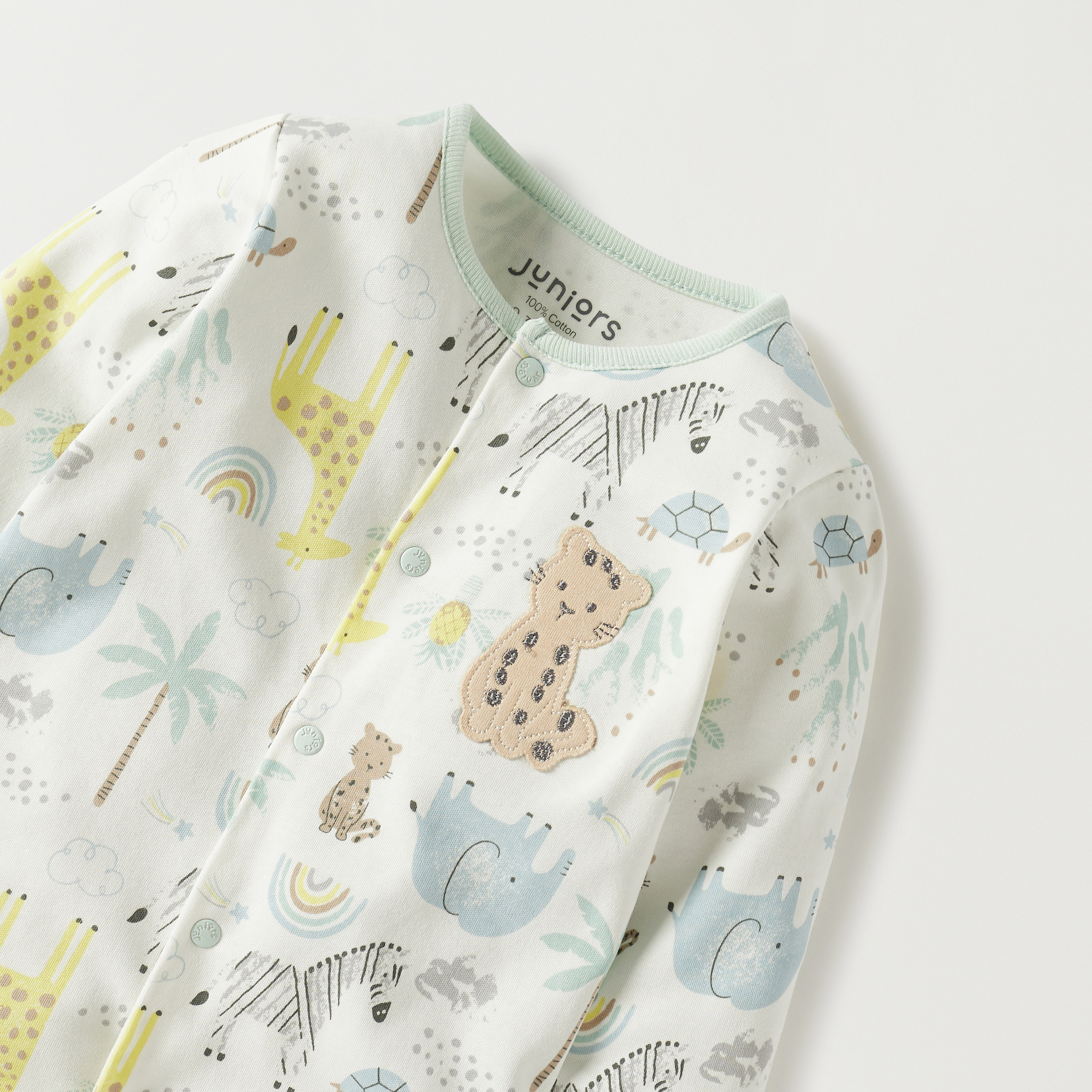 بدلة نوم بأقدام مغلقة وتفاصيل زينة بطبعات من جونيورز-baby-boys-clothing-nightwear-sleepsuits-image-2