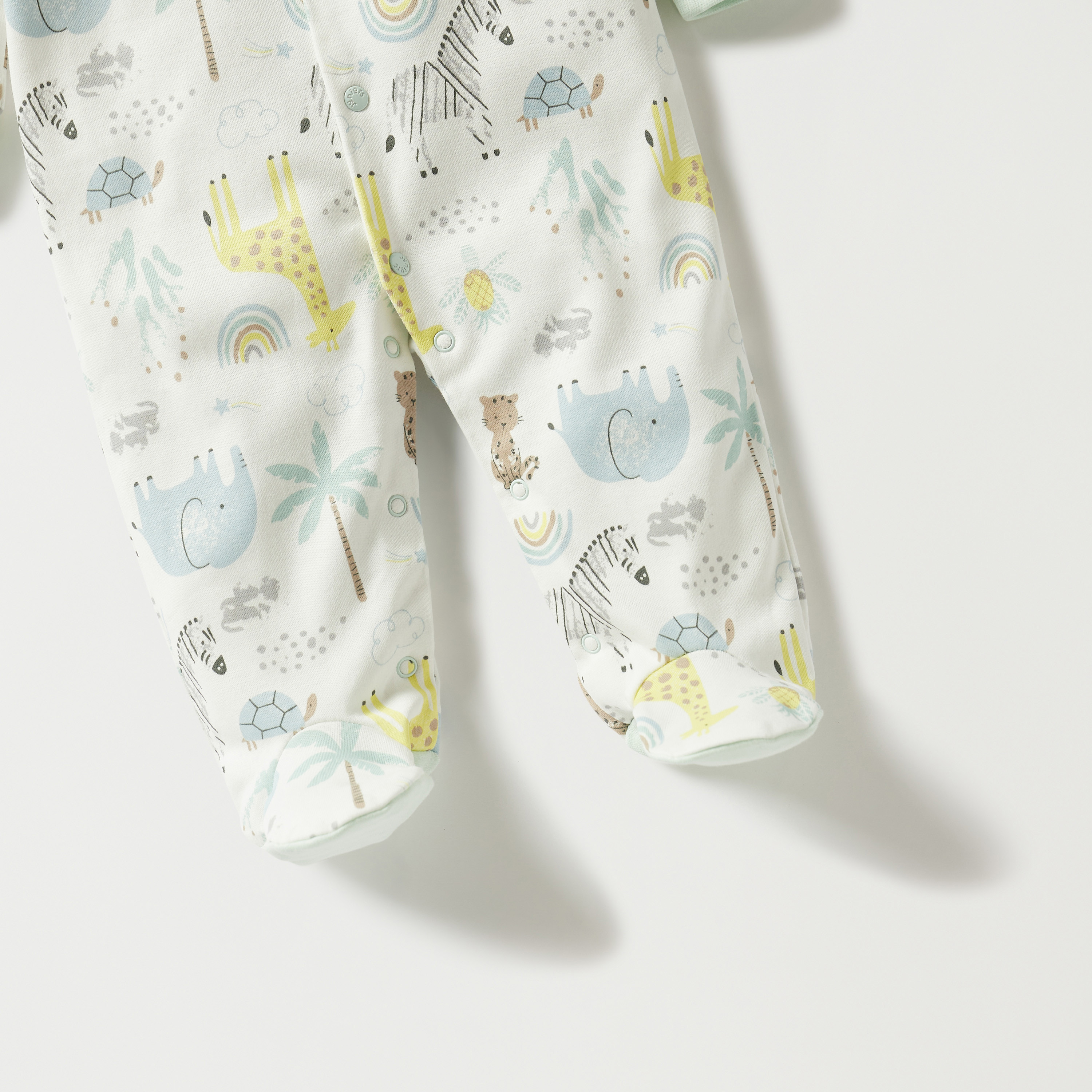بدلة نوم بأقدام مغلقة وتفاصيل زينة بطبعات من جونيورز-baby-boys-clothing-nightwear-sleepsuits-image-3