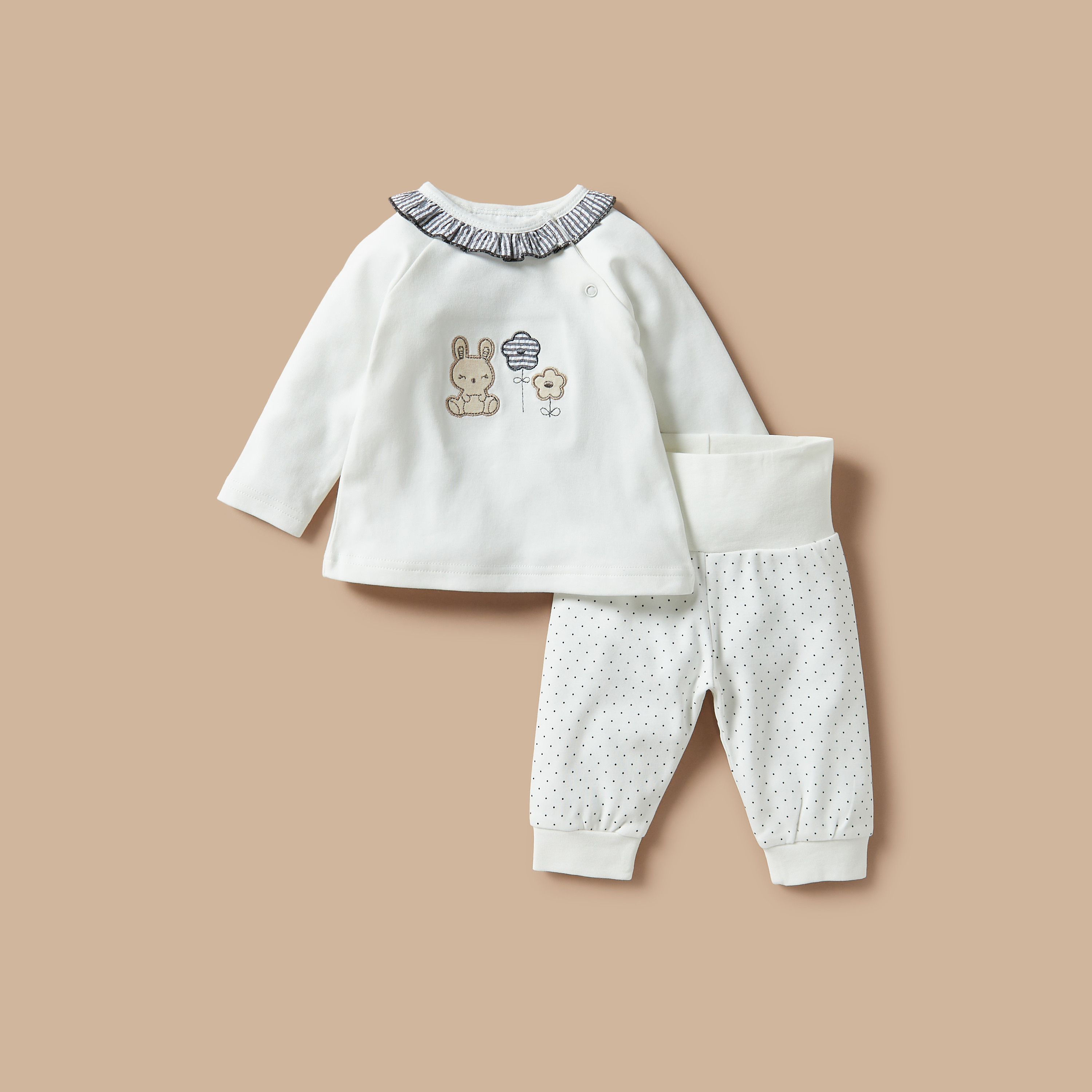 طقم بنطلون بيجاما وتيشيرت بأكمام طويلة وتطريزات زهور وأرنب من جونيورز-baby-girls-clothing-nightwear-pyjamasets-image-1