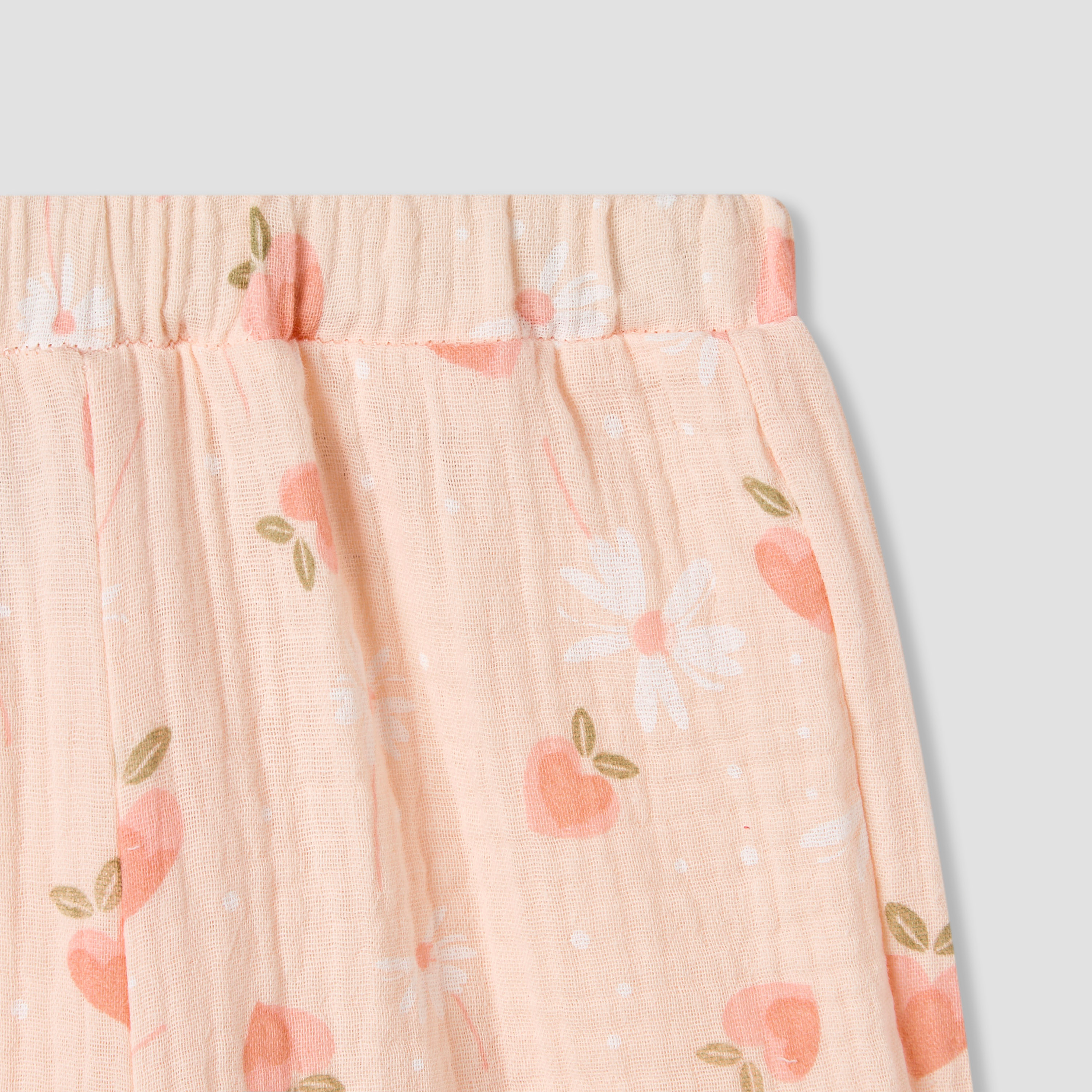طقم شورت وقميص بناتي بطبعات قلوب وأكمام قصيرة وياقة قطن موسلين من جونيورز-baby-girls-clothing-setsandcoords-image-6
