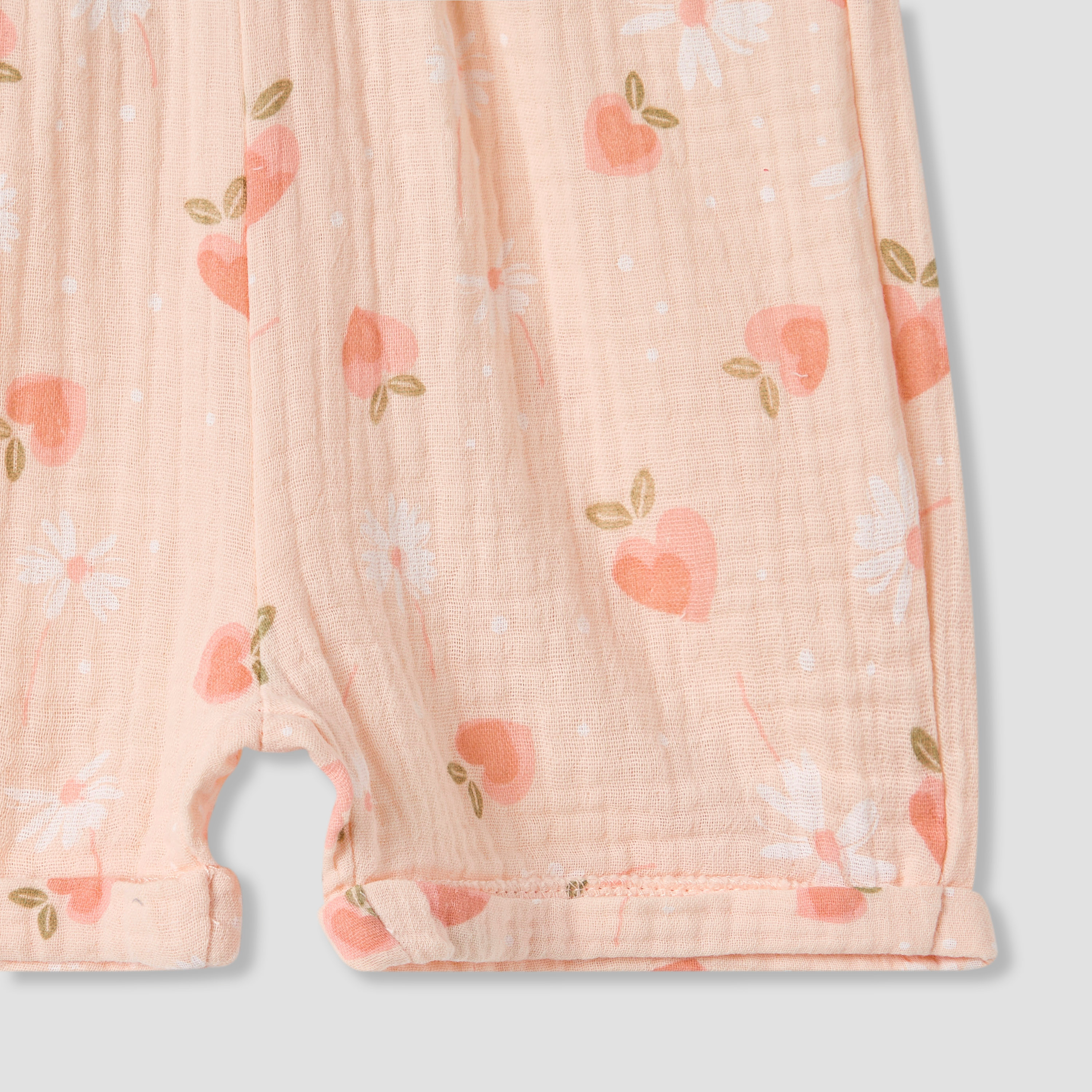 طقم شورت وقميص بناتي بطبعات قلوب وأكمام قصيرة وياقة قطن موسلين من جونيورز-baby-girls-clothing-setsandcoords-image-7