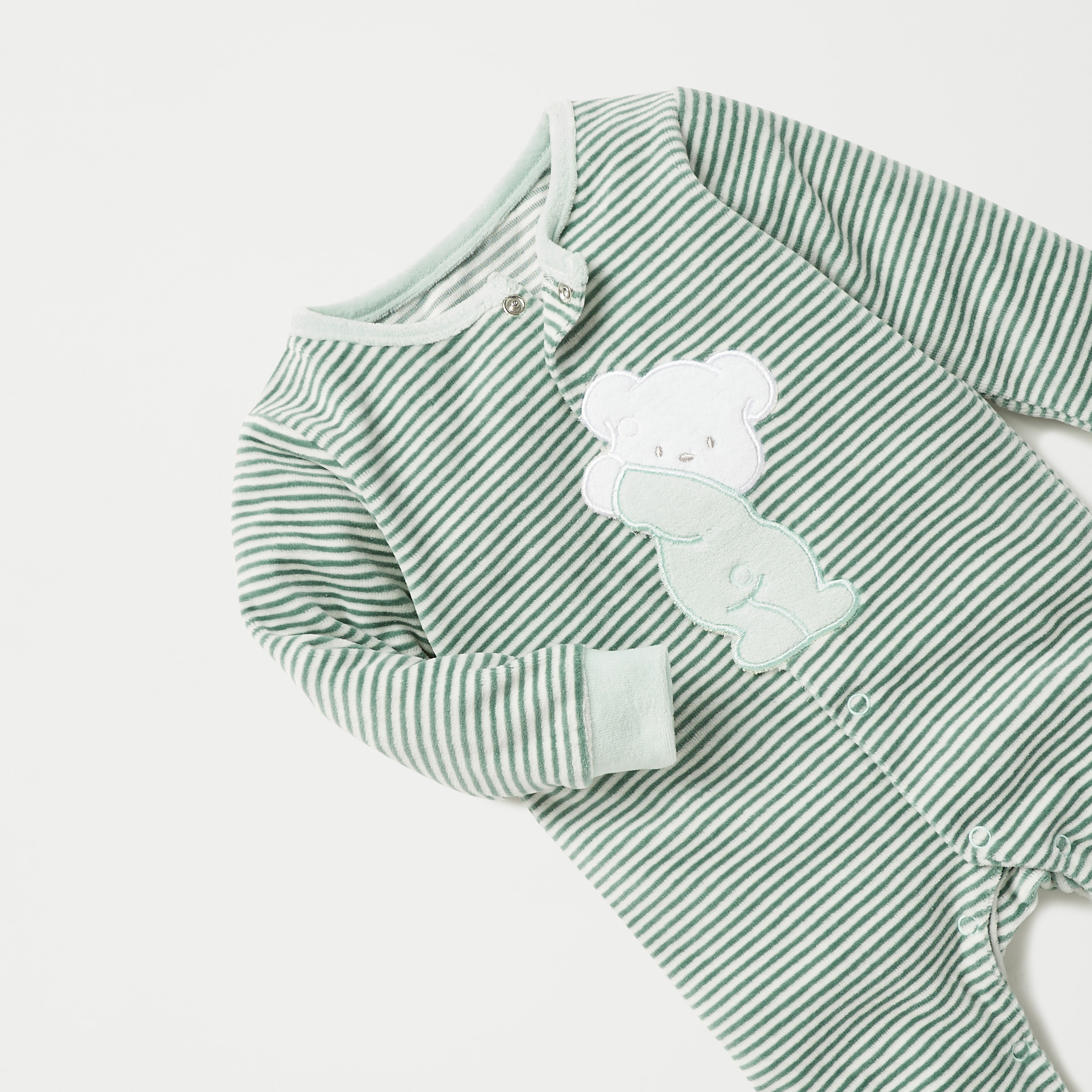 بدلة نوم بأقدام مغلقة وأزرار إغلاق كبّاسة وزخارف دب من جونيورز-baby-boys-clothing-nightwear-sleepsuits-image-3