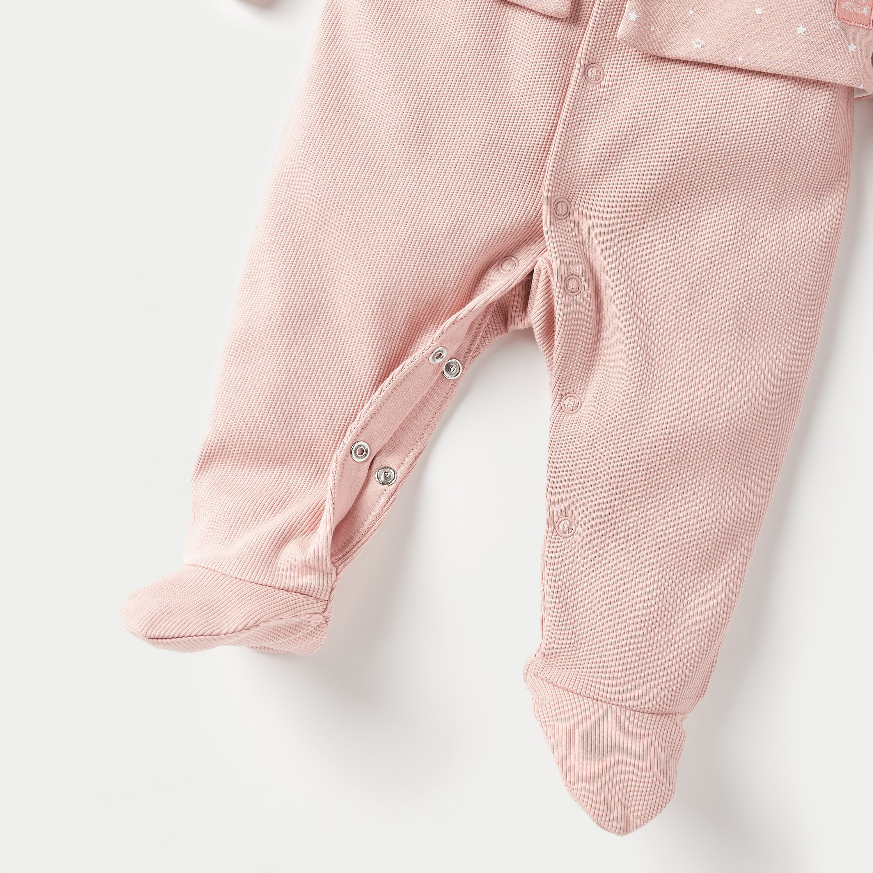 بدلة نوم مضلعة مغلقة القدمين مع لعبة أرنب مخملية من جونيورز-baby-girls-clothing-nightwear-sleepsuits-image-5
