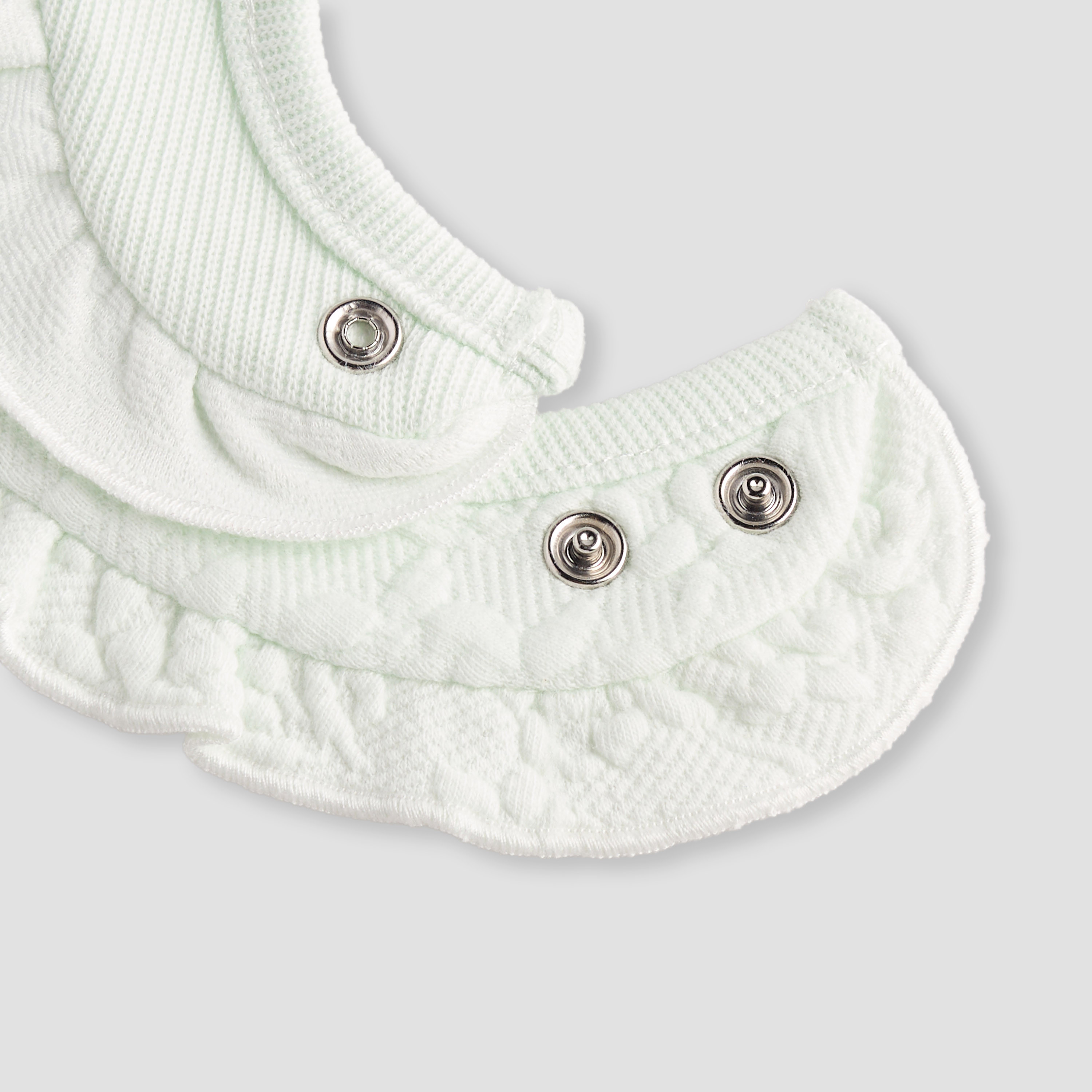 مريلة بحافة كشكش من جيجلز-baby-feeding-bibs-image-4